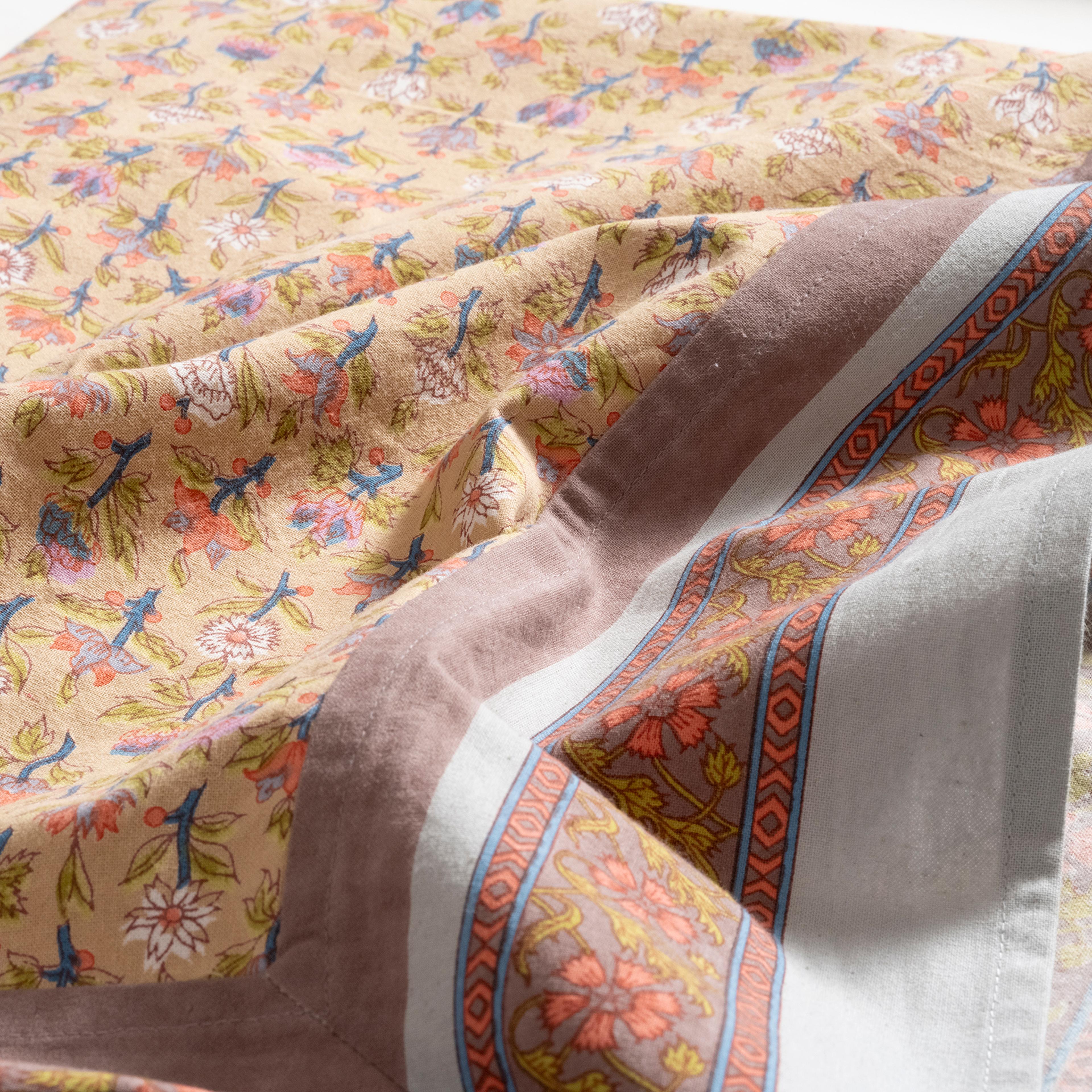 Gaya Baskılı Pamuk %100 Pamuk Masa Örtüsü 150x150 Cm Sarı