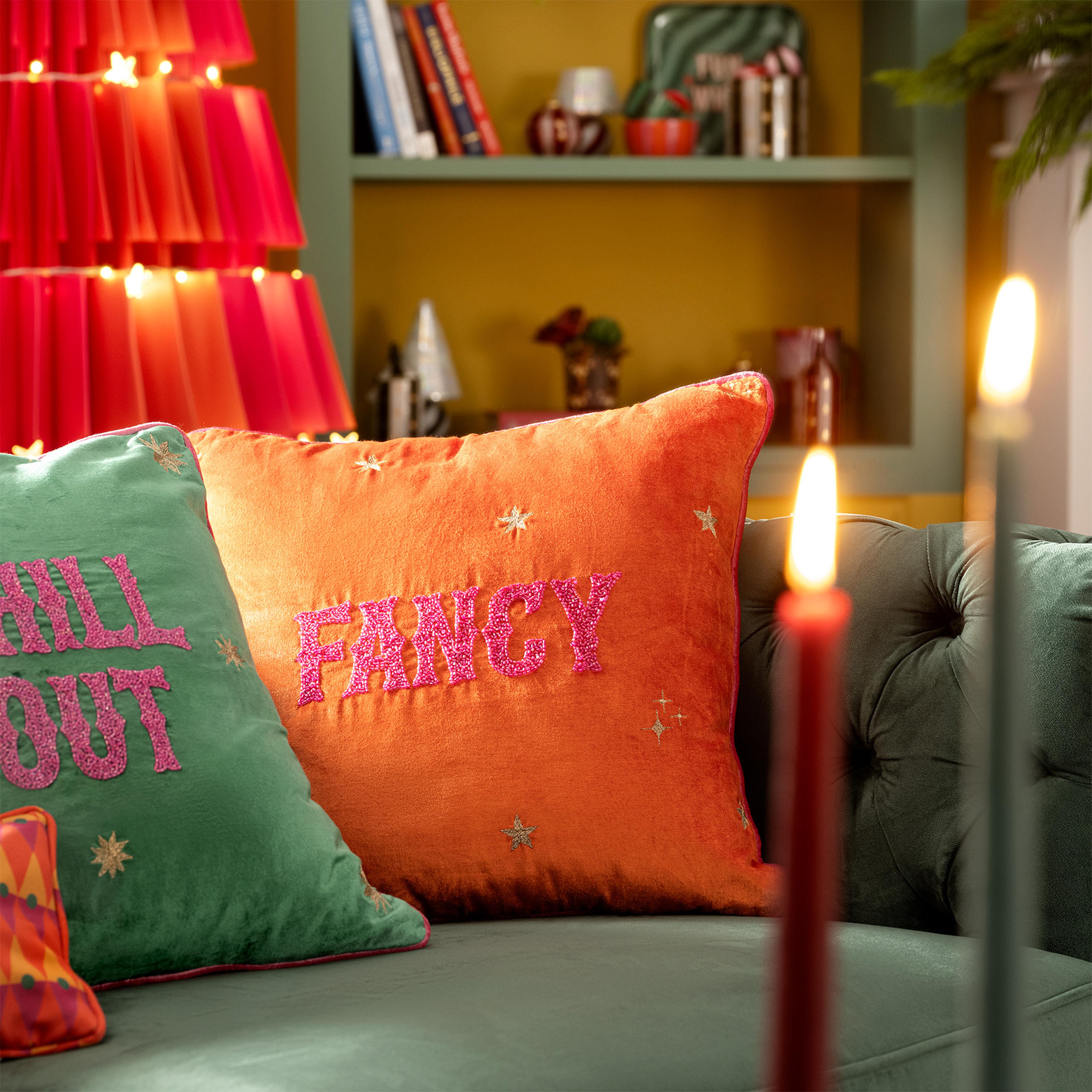 Ghunı Biyeli Nakışlı Pamuk Viskon Pamuk Kadife Dolgulu Kırlent 50x50 Cm Turuncu