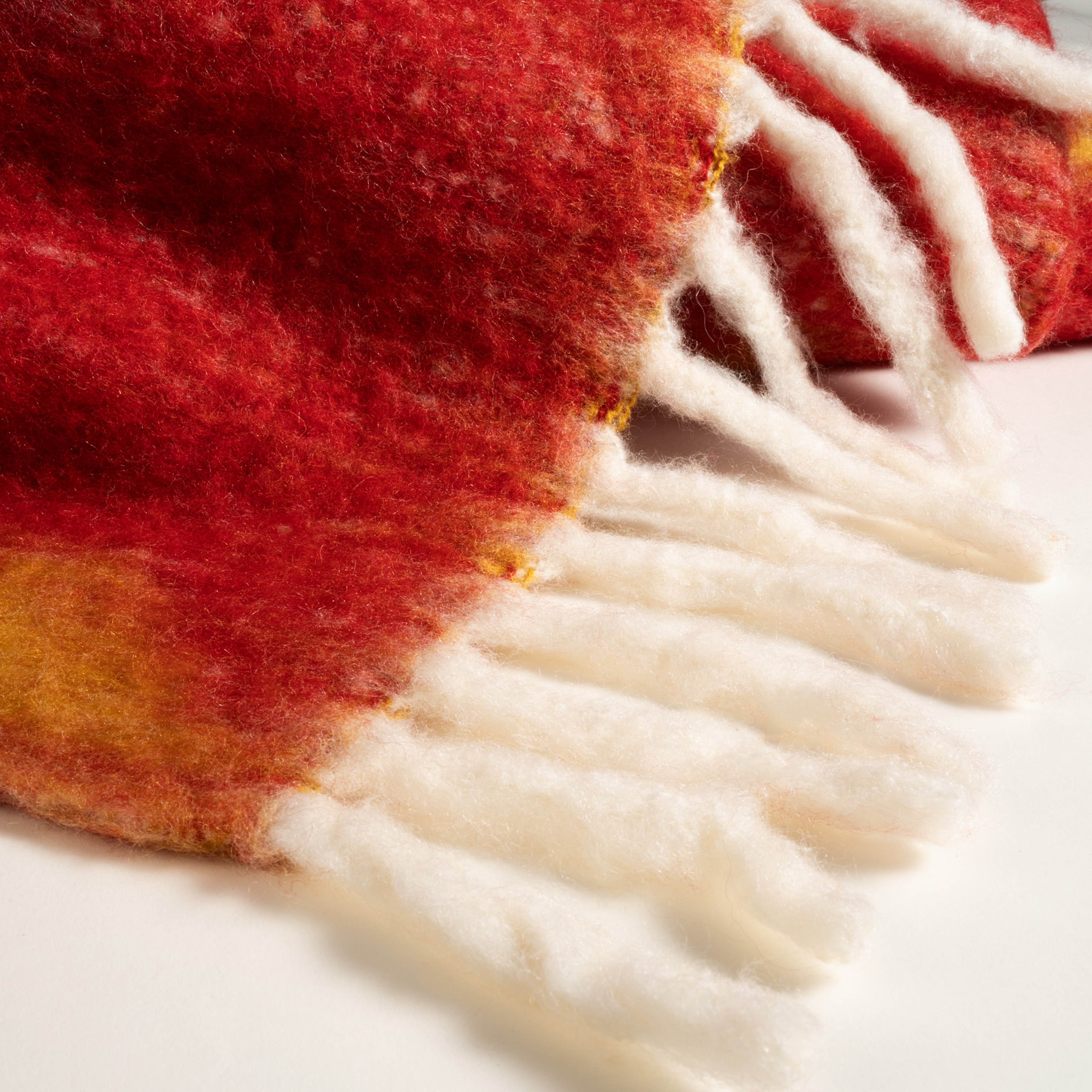 Ropar Saçaklı Jakarlı Akrilik Yün Akrilik Yün Koltuk Şalı 130x180 Cm Fuşya - Mango