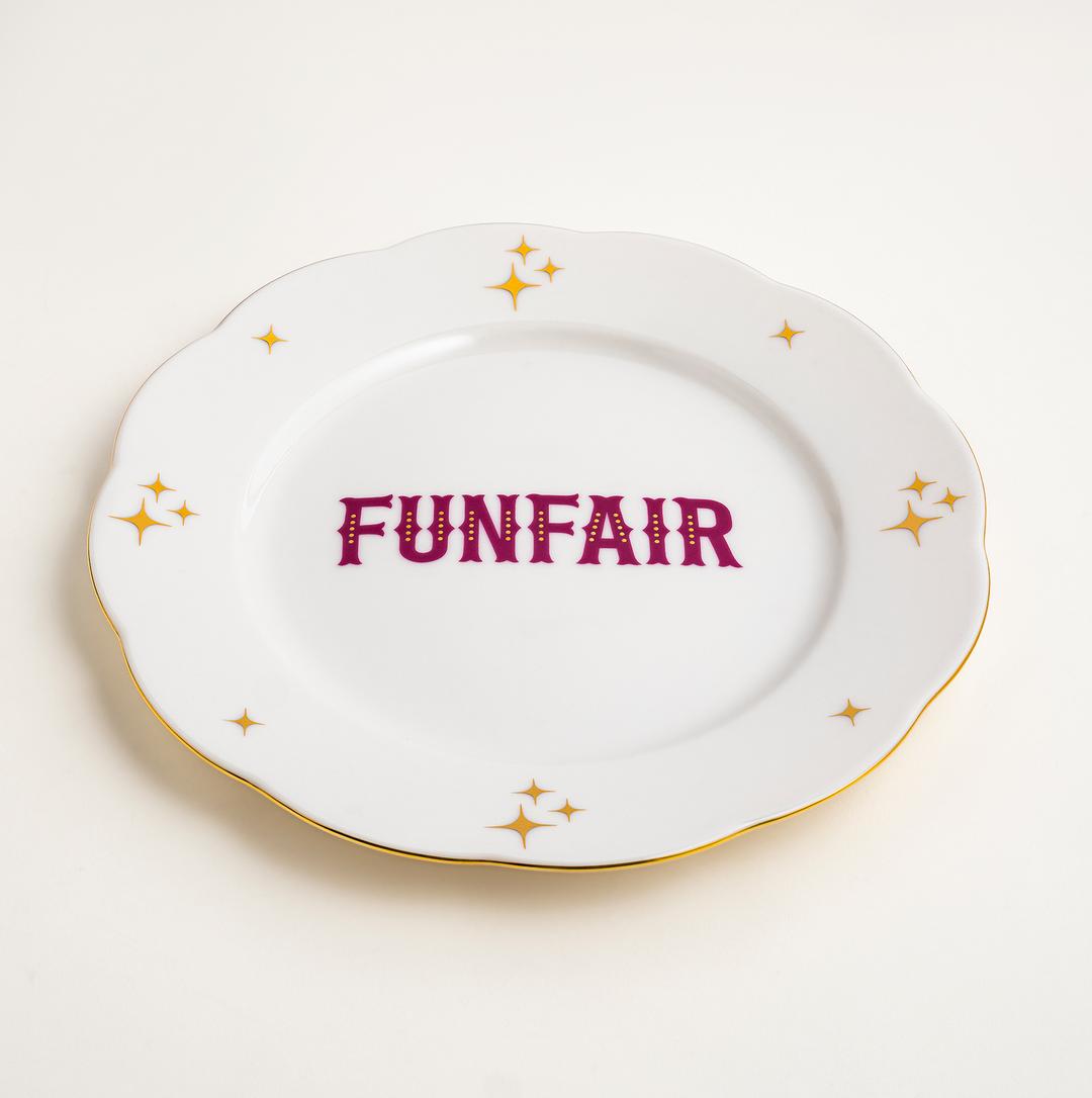 Emet Porselen Yemek Tabağı 27x27x3 Cm Fuşya