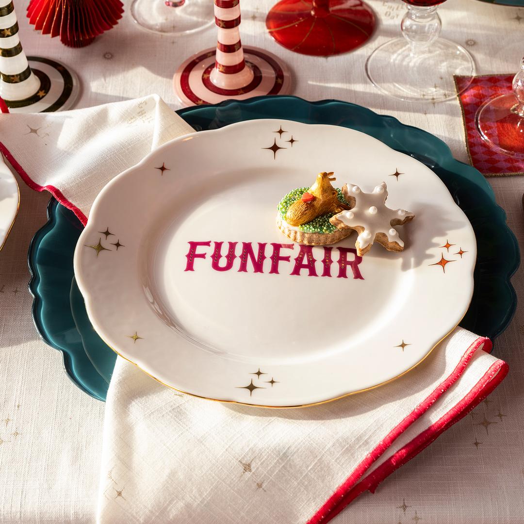 Emet Porselen Yemek Tabağı 27x27x3 Cm Fuşya