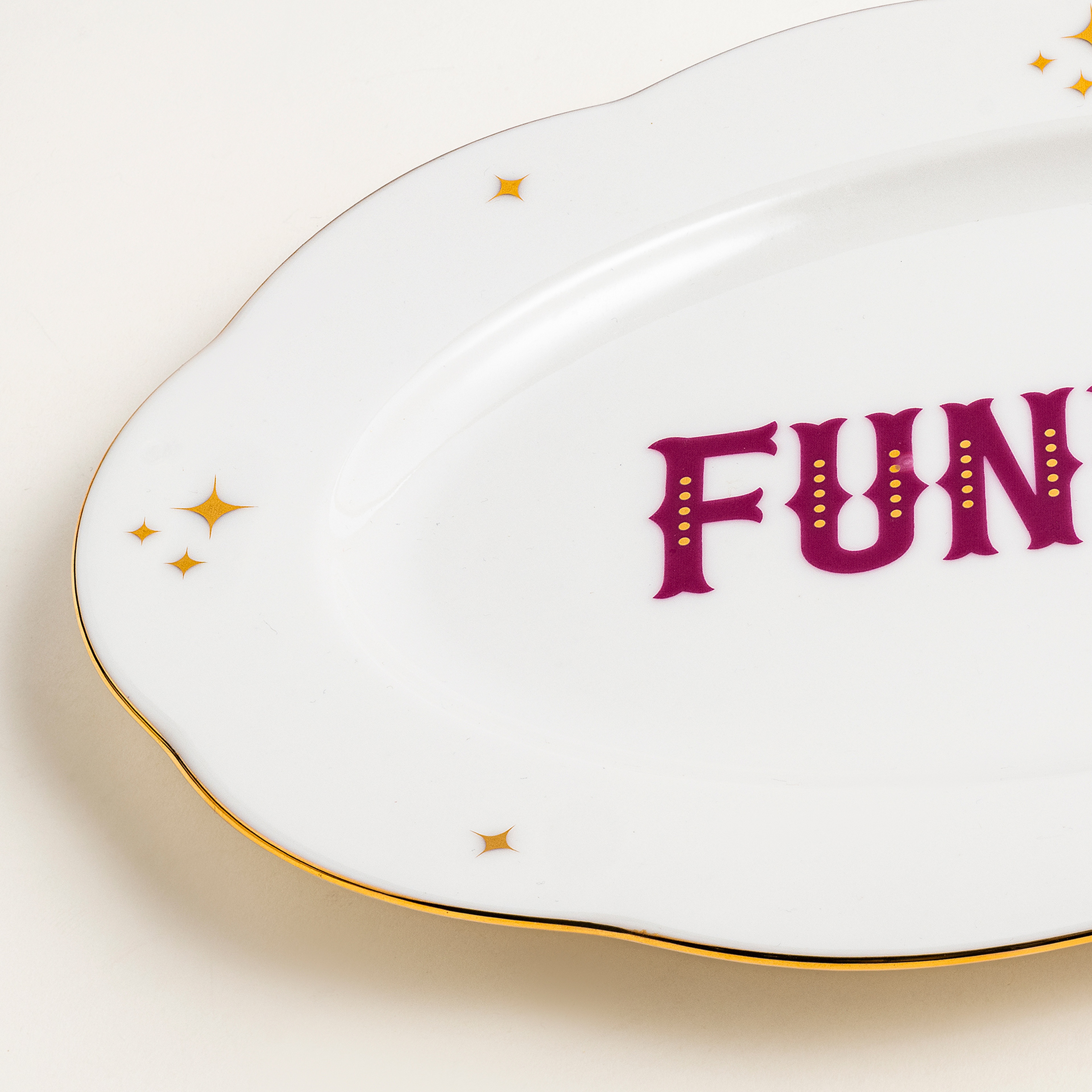 Emet Porselen Oval Tabak 20.5x30x2.6 Cm Fuşya