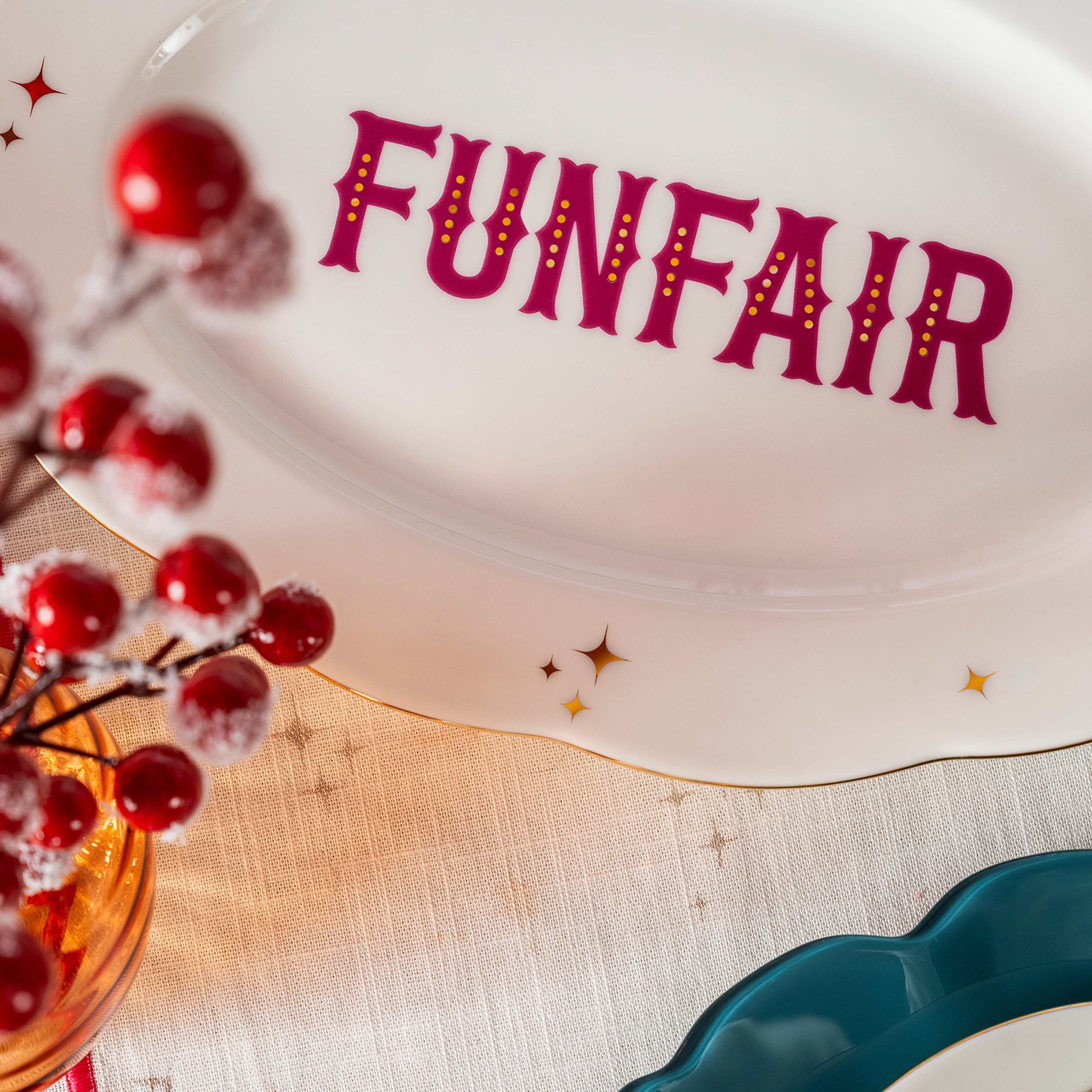 Emet Porselen Oval Tabak 20.5x30x2.6 Cm Fuşya