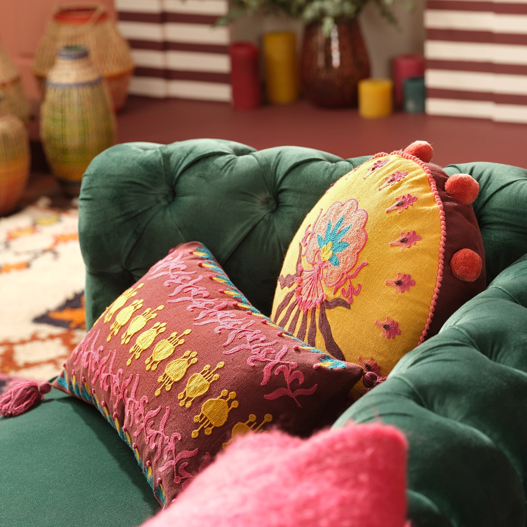 Ghunı Pompomlu Biyeli Nakışlı Pamuk Pamuk Dolgulu Kırlent 40 Cm Sarı