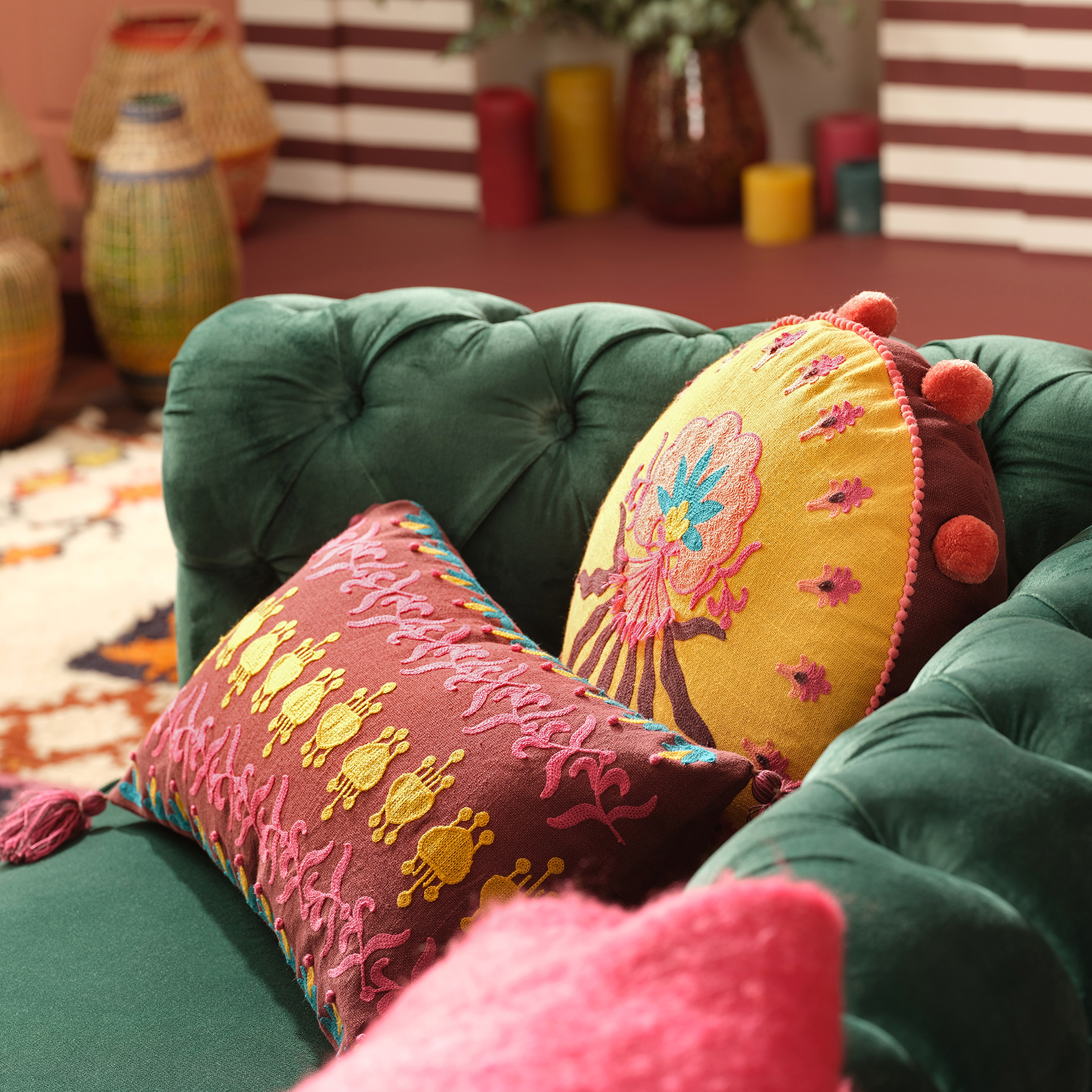 Ghunı Pompomlu Biyeli Nakışlı Pamuk Pamuk Dolgulu Kırlent 40 Cm Sarı