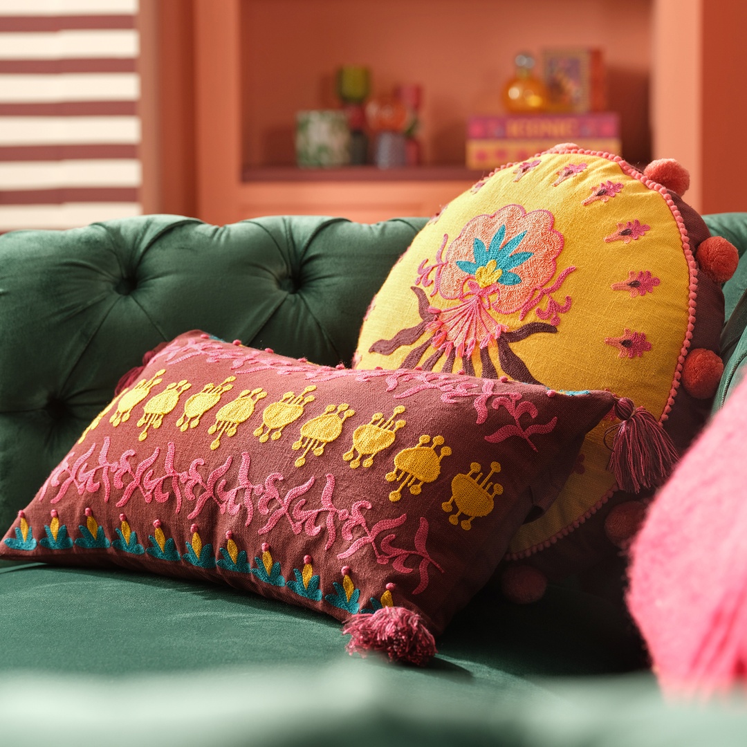 Ghunı Pompomlu Biyeli Nakışlı Pamuk Pamuk Dolgulu Kırlent 40 Cm Sarı