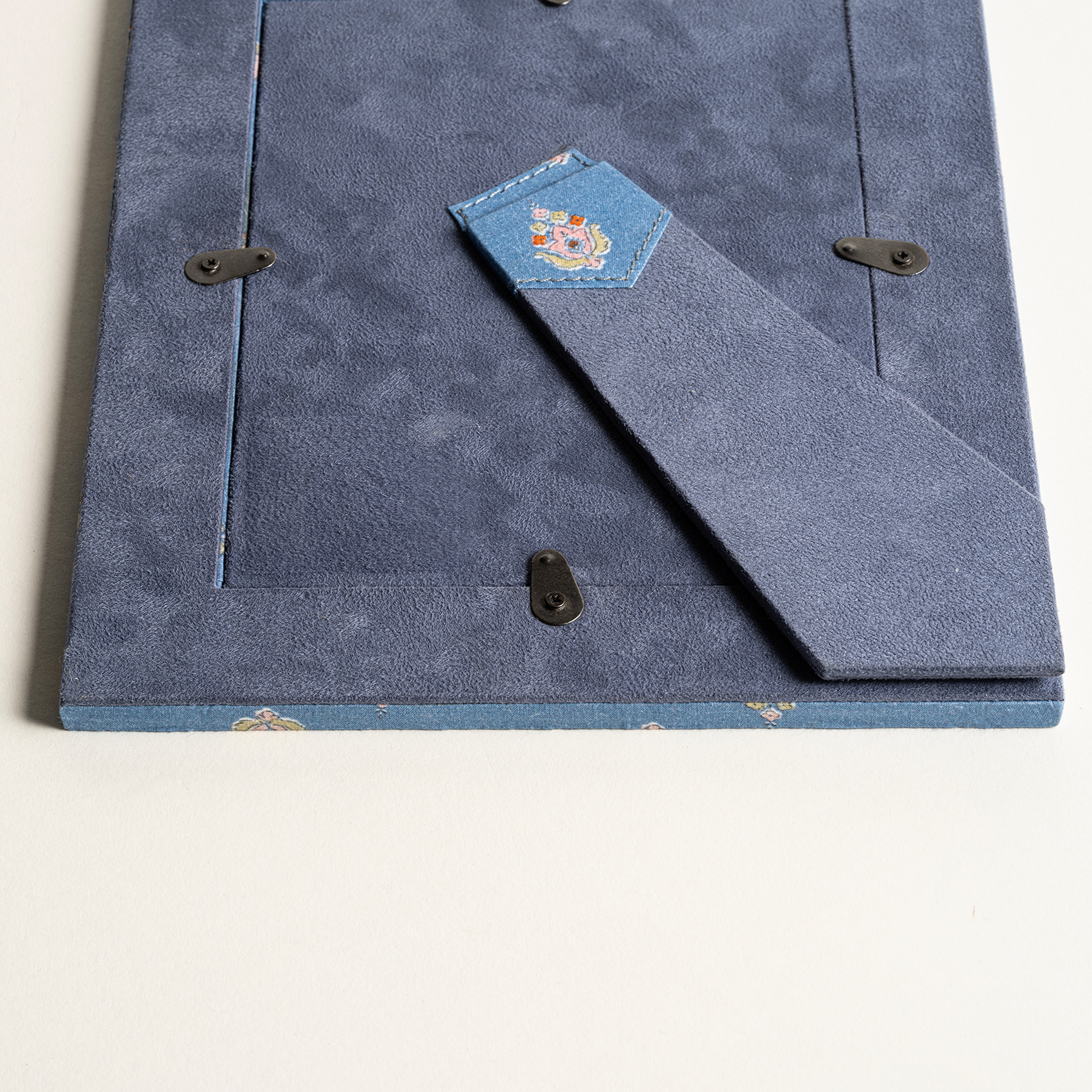 Noıda Baskılı Yapay Süet - Mdf - Cam - Kumaş: %100 Pamuk Çerçeve 18.40x23.50 Cm Mavi