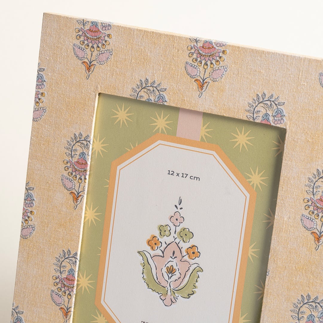 Noıda Baskılı Yapay Süet - Mdf - Cam - Kumaş: %100 Pamuk Çerçeve 18.40x23.50 Cm Açık Sarı