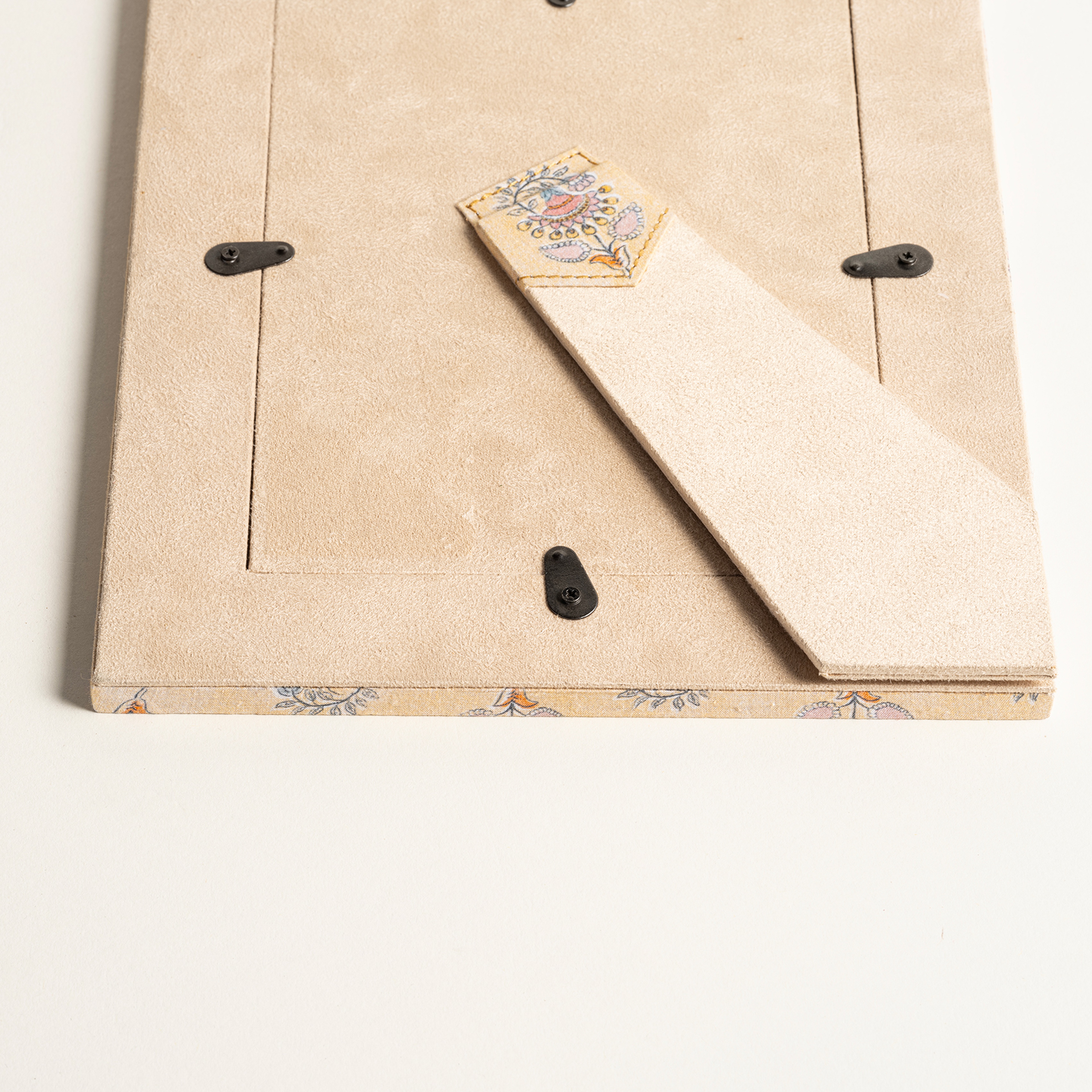 Noıda Baskılı Yapay Süet - Mdf - Cam - Kumaş: %100 Pamuk Çerçeve 18.40x23.50 Cm Açık Sarı