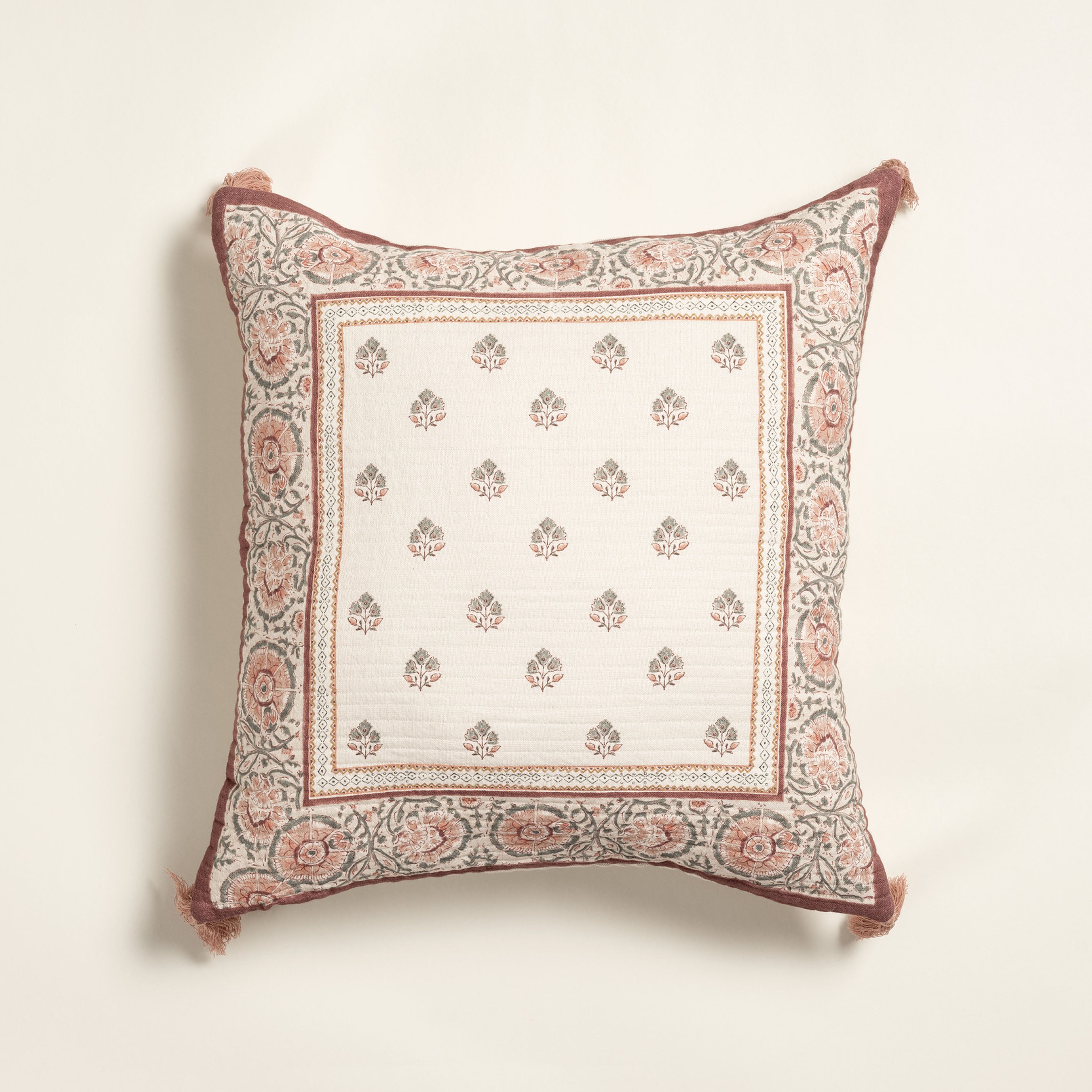 Nilüfer Baskılı Püsküllü Pamuk %100 Pamuk Dolgulu Kırlent 50x50 Cm Renkli