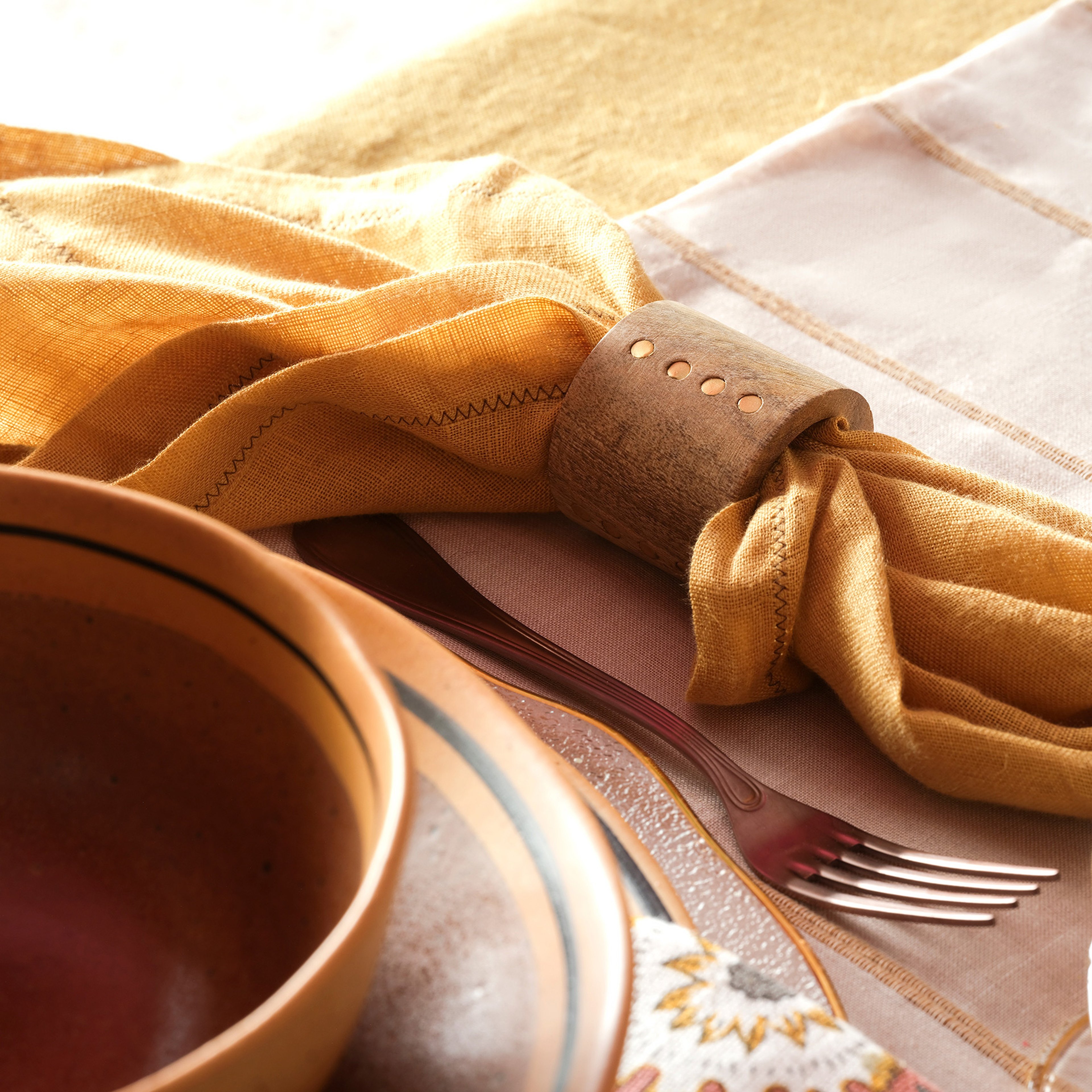 Rampur Mango Ağacı Peçete Halkası 5x5x4 Cm Natural