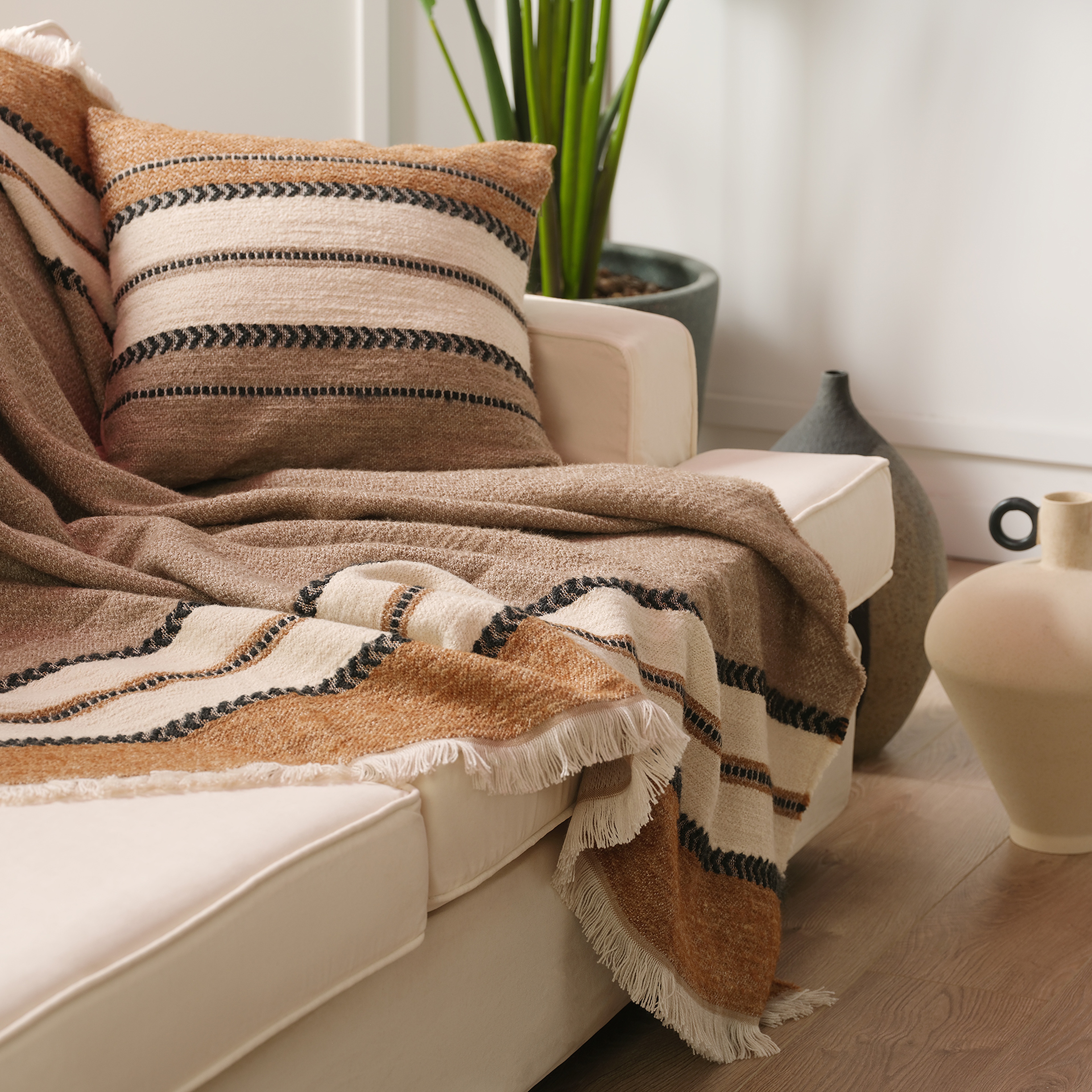 Nilüfer Saçaklı Akrilik Yün Akrilik Yün Koltuk Şalı 140x180 Cm Natural