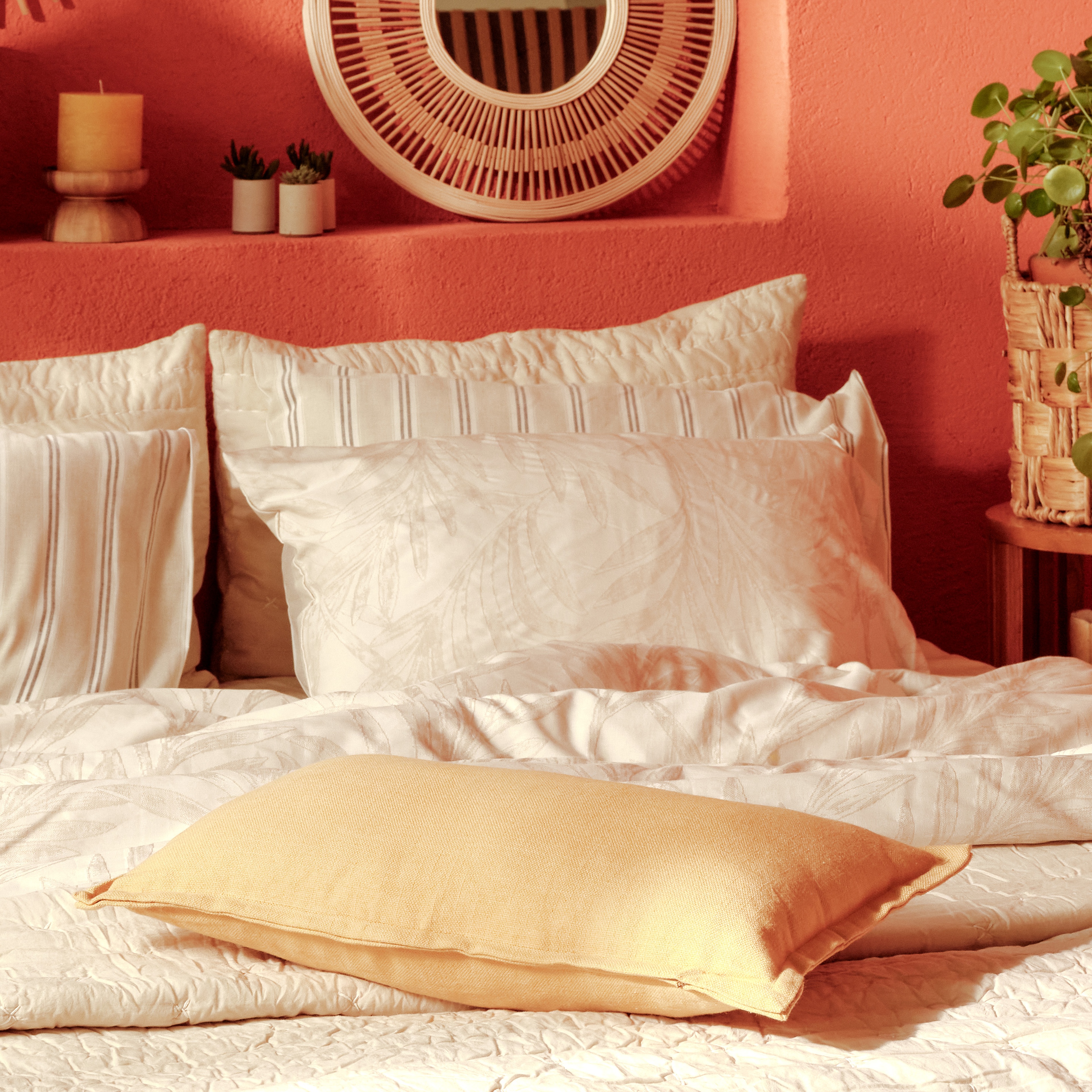 Nilüfer Şantuklu Viskon Pamuk Viskon Pamuk Dolgulu Kırlent 30x50 Cm Sarı