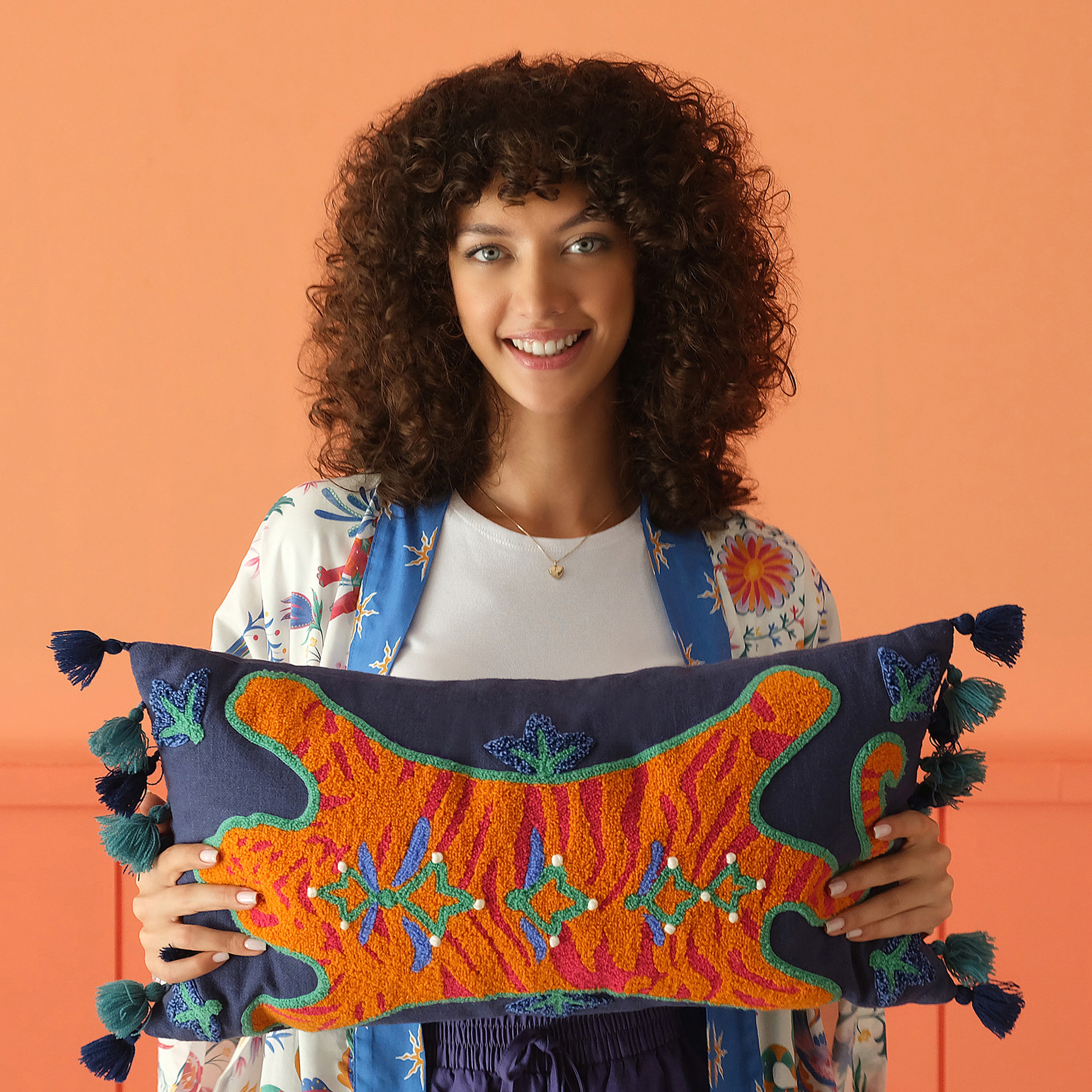 Ghunı Nakışlı Pamuk Pamuklu Dolgulu Kırlent 30x55 Cm Mavi