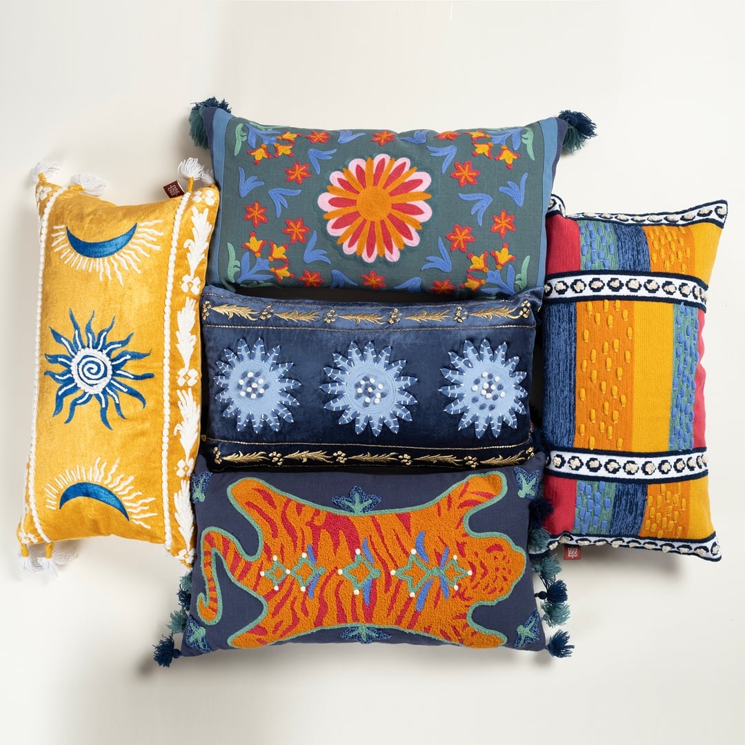 Ghunı Nakışlı Viskon Pamuk Kadife Kadife Dolgulu Kırlent 30x55 Cm Sarı