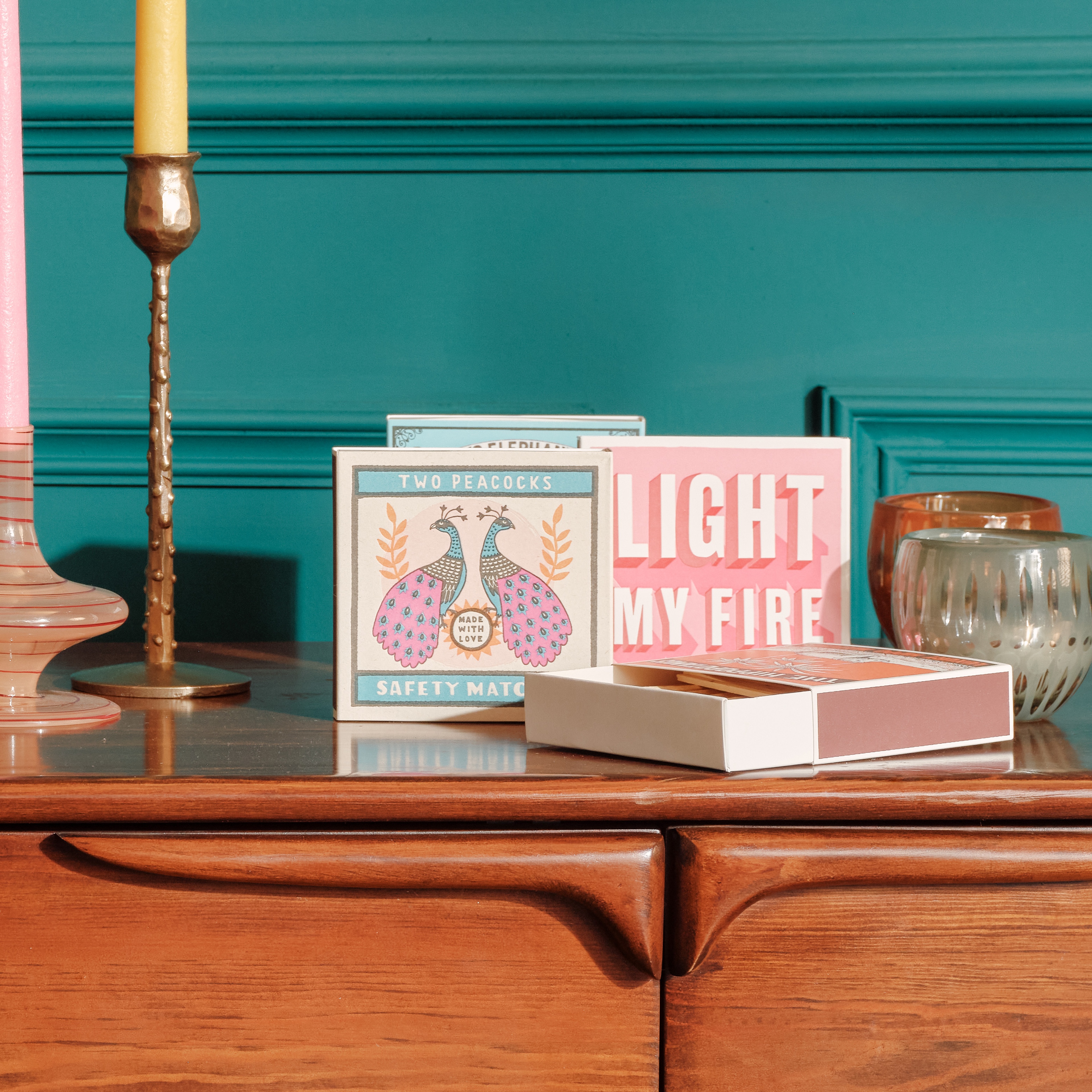 Two Peacocks Ahşap Kibrit Hediyelik Eşya 11x11x3 Cm Renkli