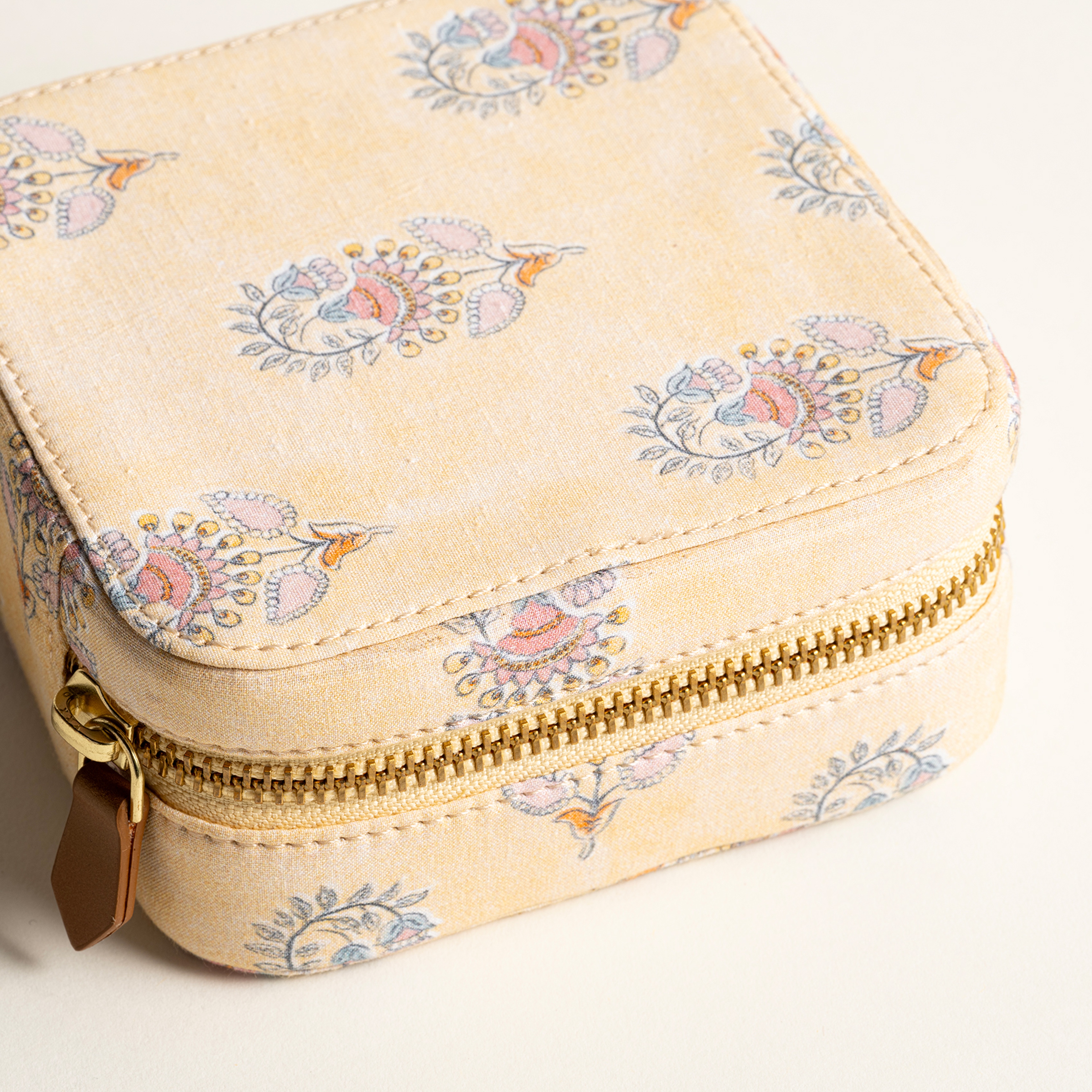 Noıda Baskılı Pamuk Dekoratif Kutu 12.10x12.10 Cm Açık Sarı