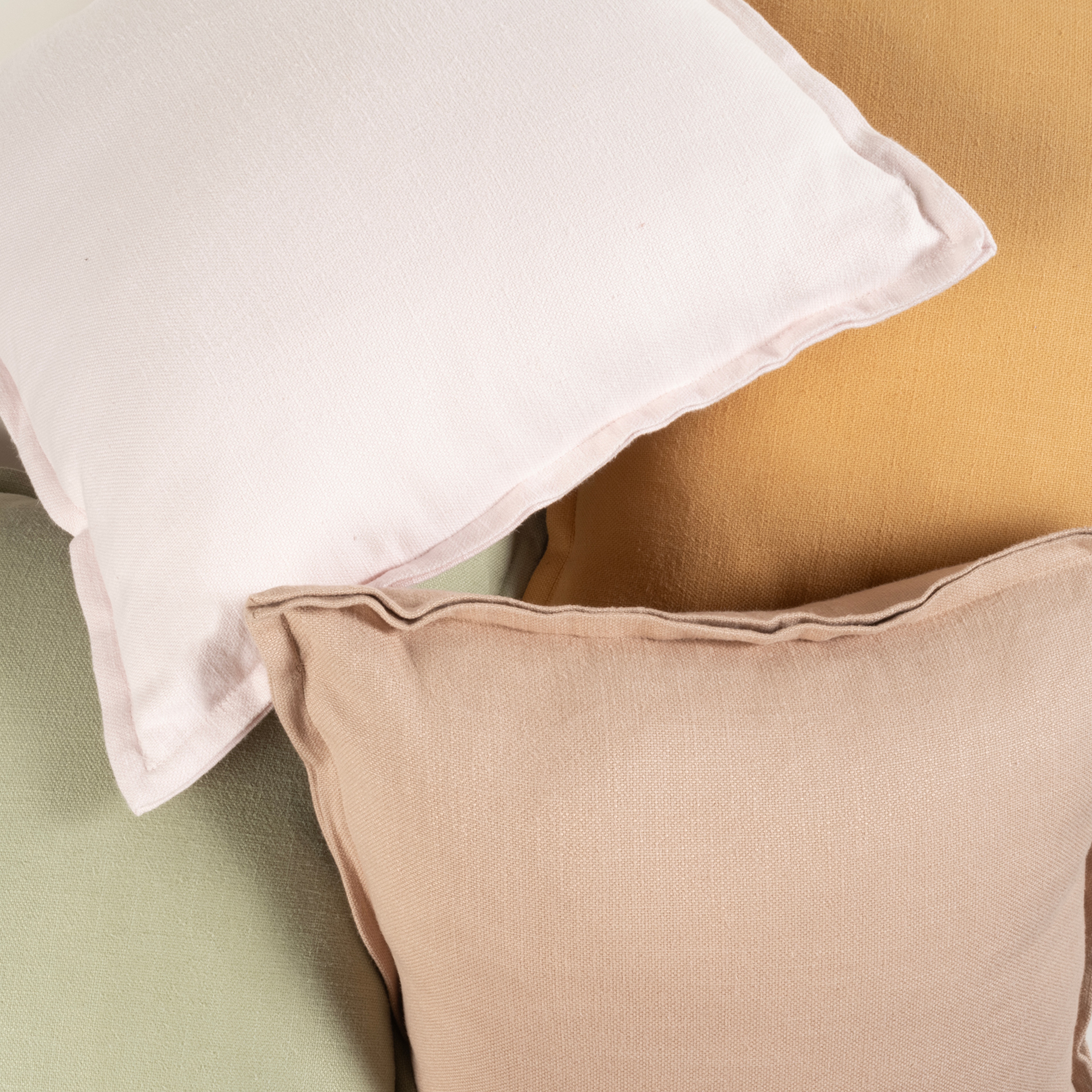 Nilüfer Şantuklu Viskon Pamuk Viskon Pamuk Dolgulu Kırlent 45x45 Cm Sarı