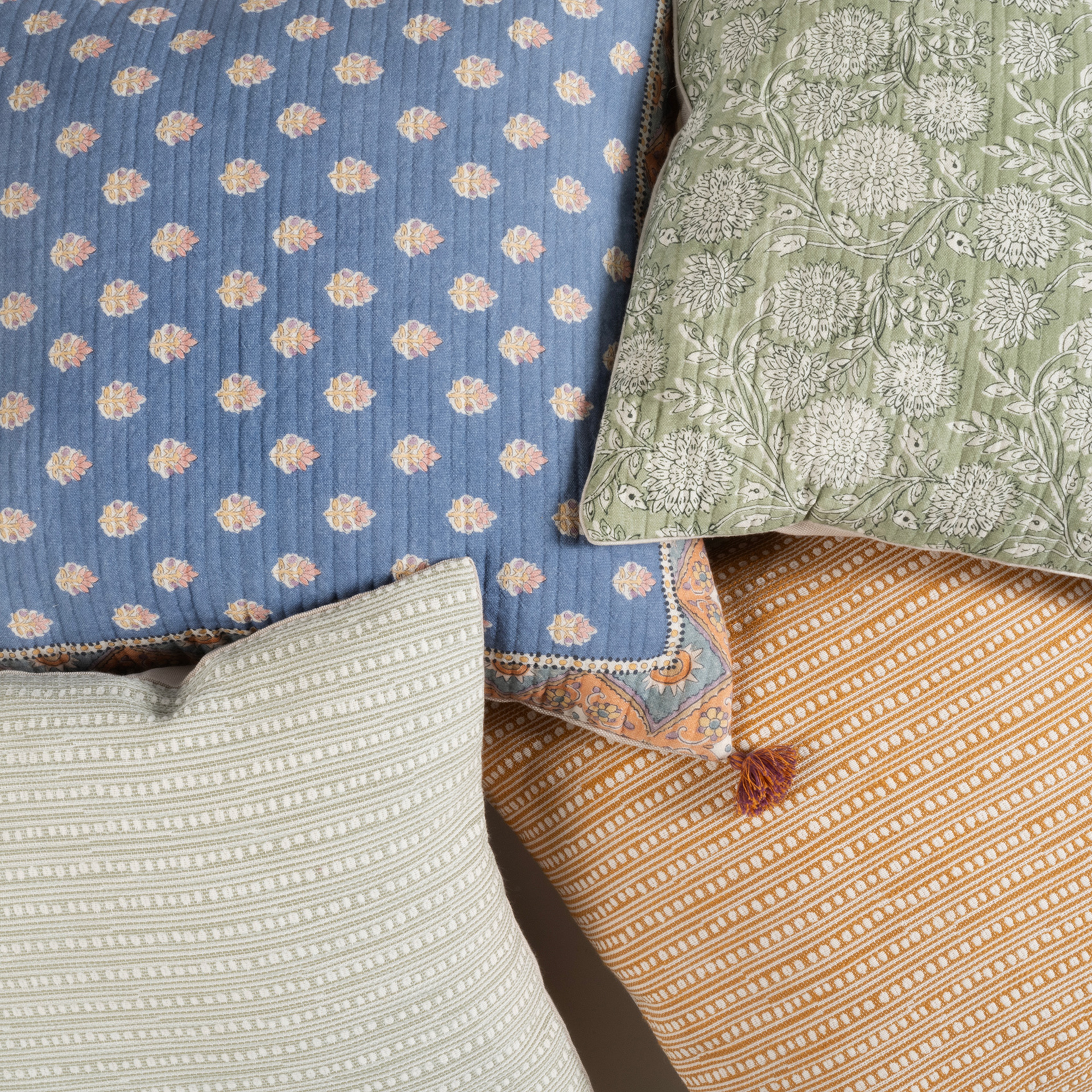 Nilüfer Baskılı Pamuk %100 Pamuk Dolgulu Kırlent 55x55 Cm Yeşil