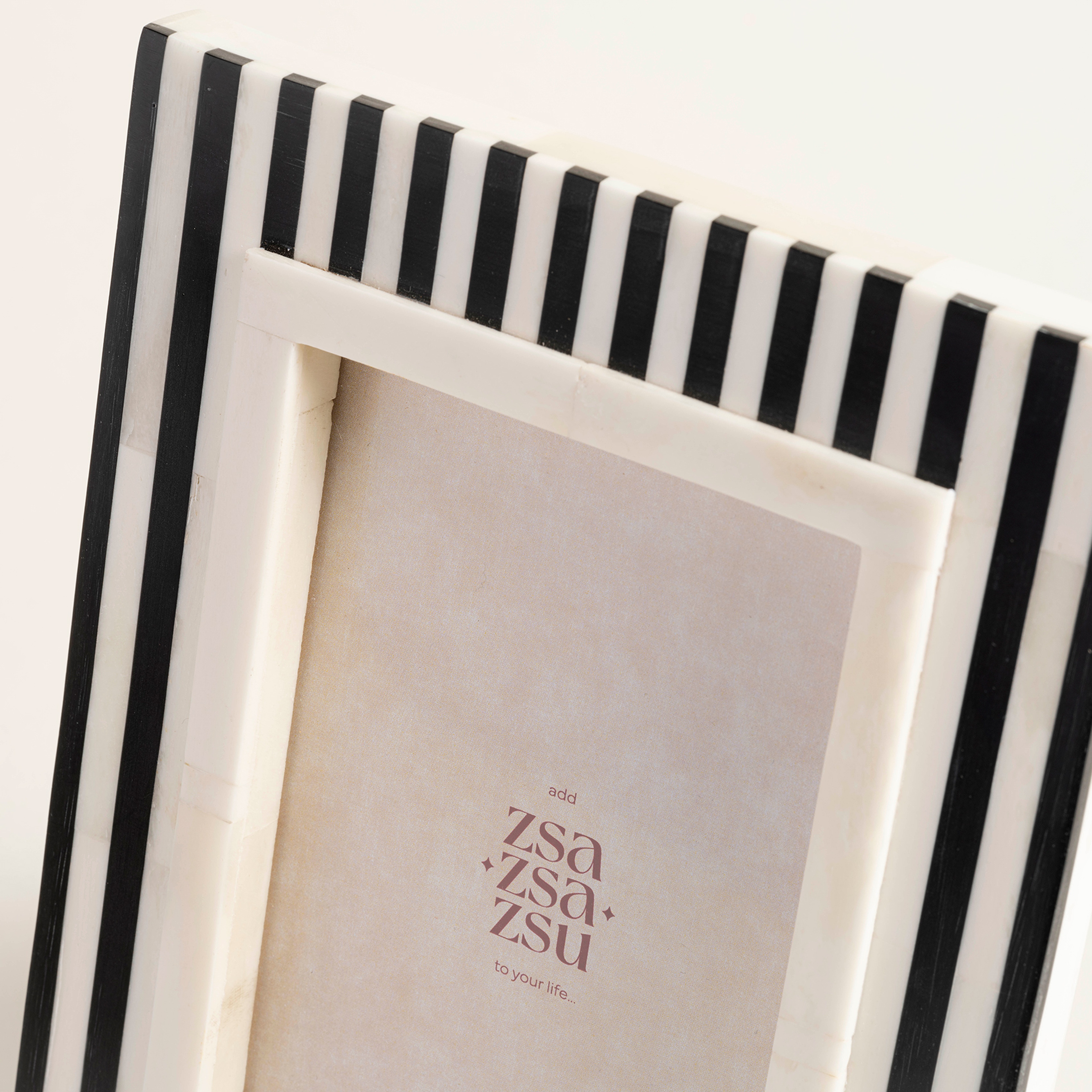 Jewar Kemik - Reçine - Mdf Çerçeve 16.2x20.2x2 Cm Sıyah - Beyaz