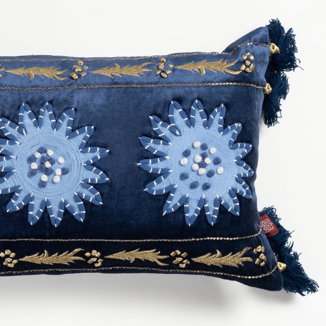 Ghunı Nakışlı Pamuk Kadife Dolgulu Kırlent 30x55 Cm Mavi