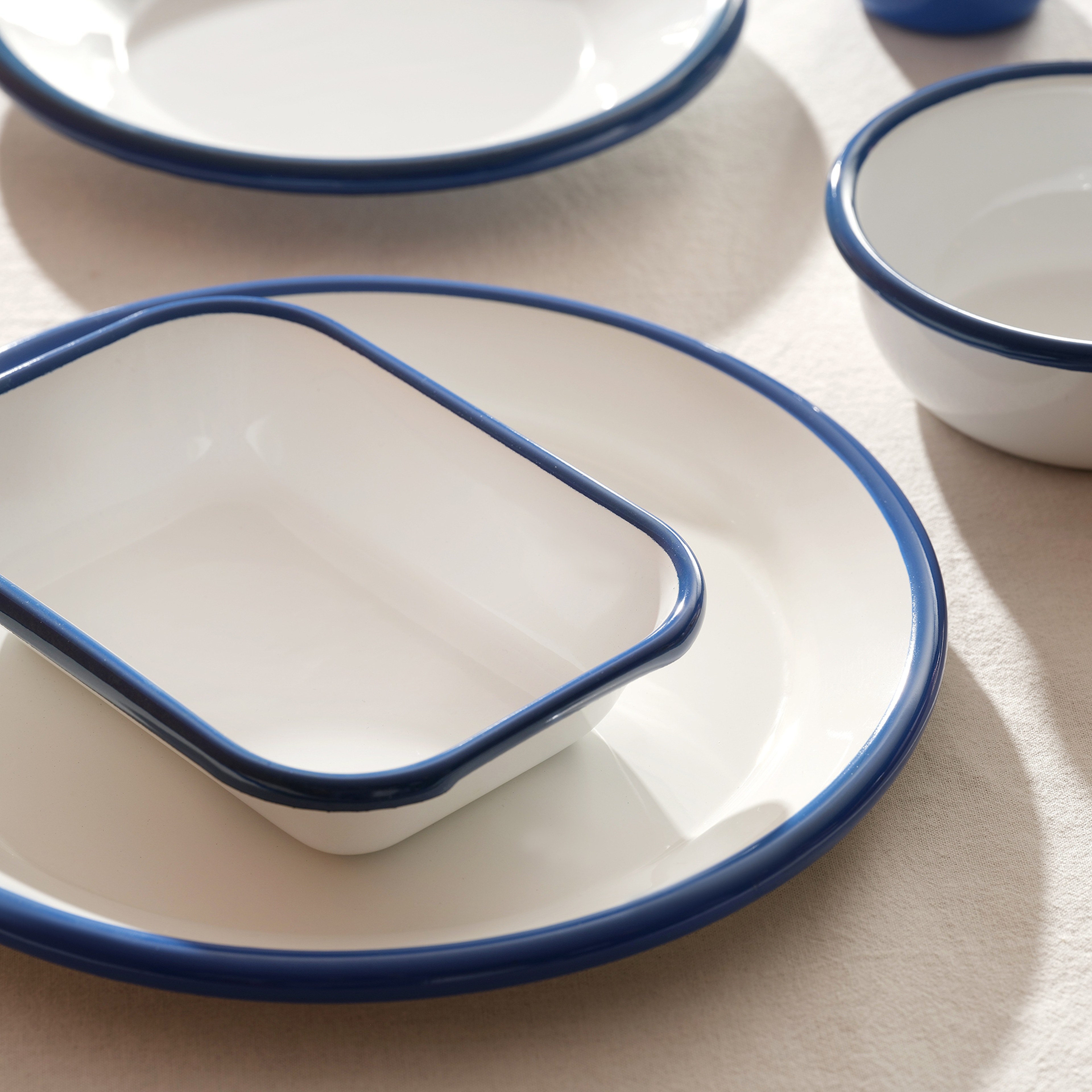 Frigya Emaye Tabak 16 Cm Beyaz - Kobalt