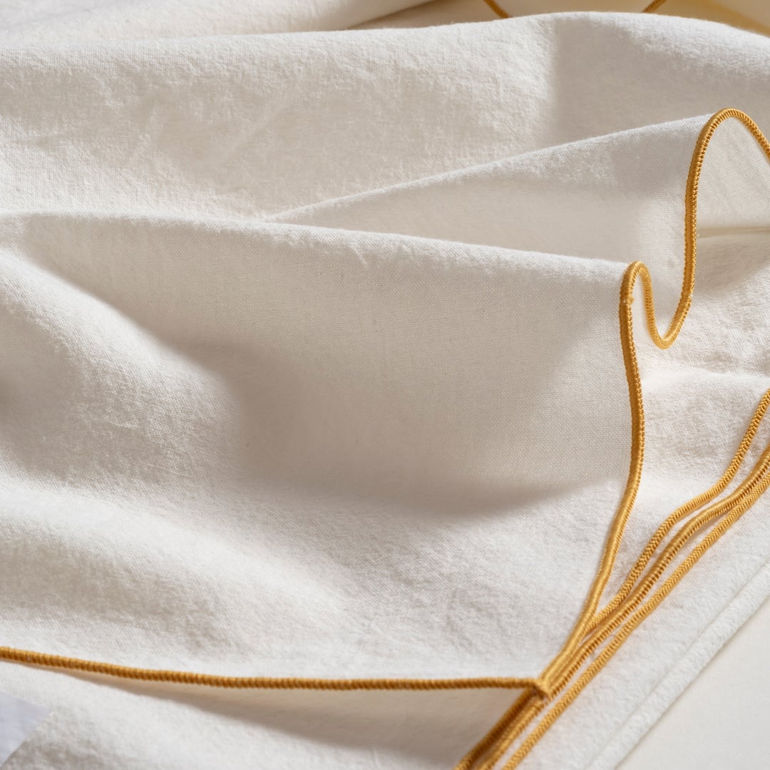 Solıd Overloklu Pamuk %100 Pamuk Masa Örtüsü 160x160 Cm Ekru