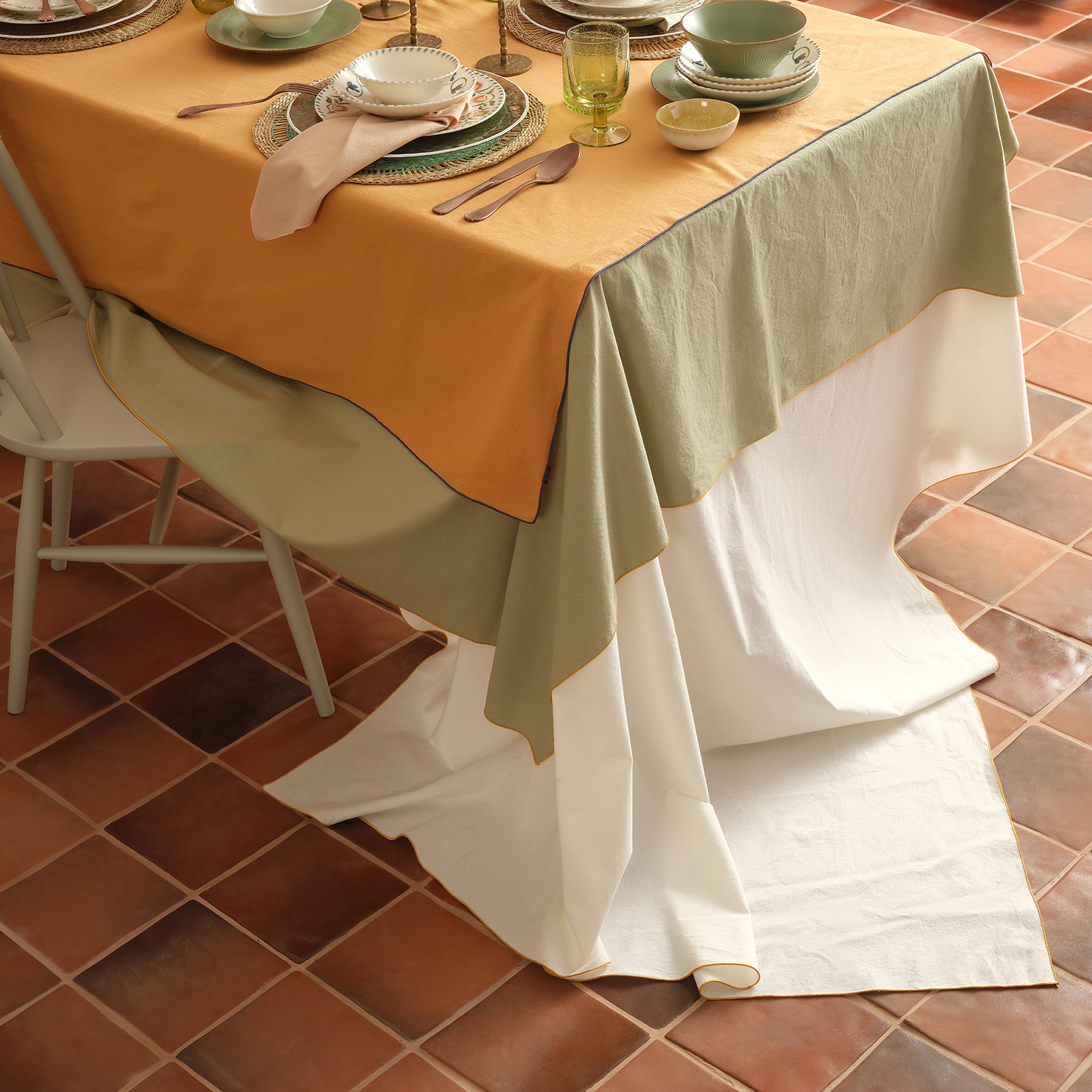 Solıd Overloklu Pamuk %100 Pamuk Masa Örtüsü 160x320 Cm Ekru