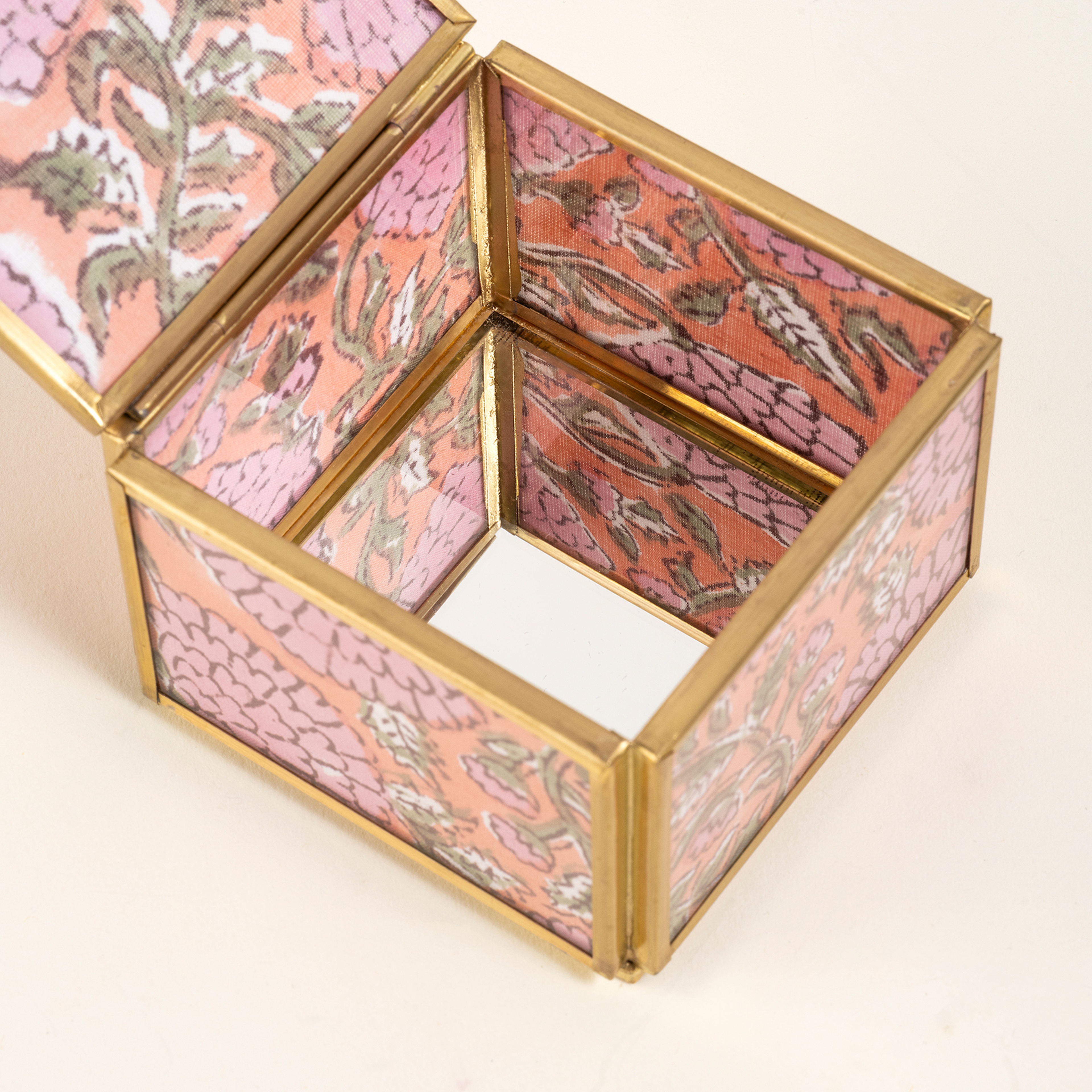Fagu Cam Dekoratif Kutu 8x8x6 Cm Pembe