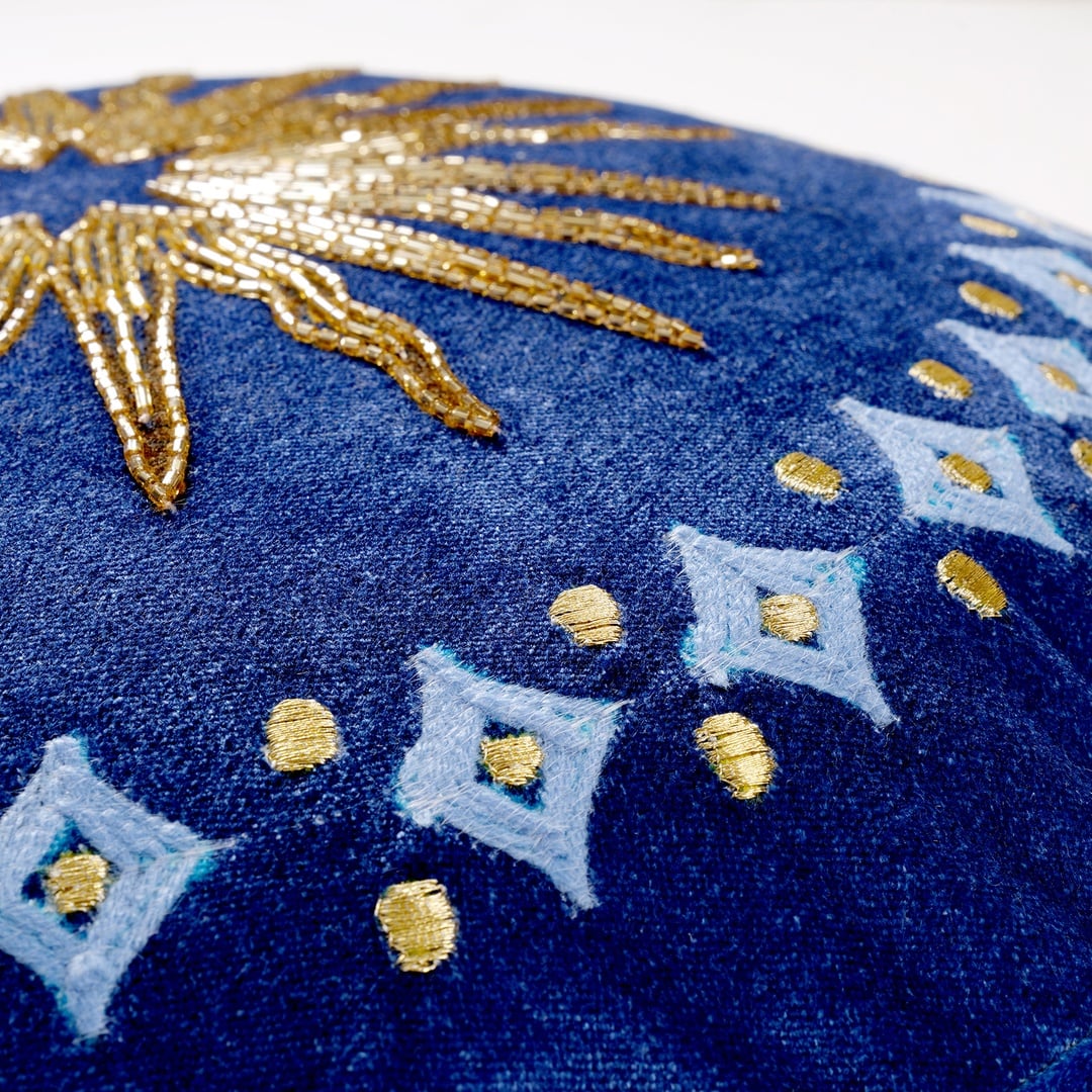 Ghunı Dijital Baskılı Nakışlı Viskon Pamuk Kadife Dolgulu Kırlent 40 Cm Mavi