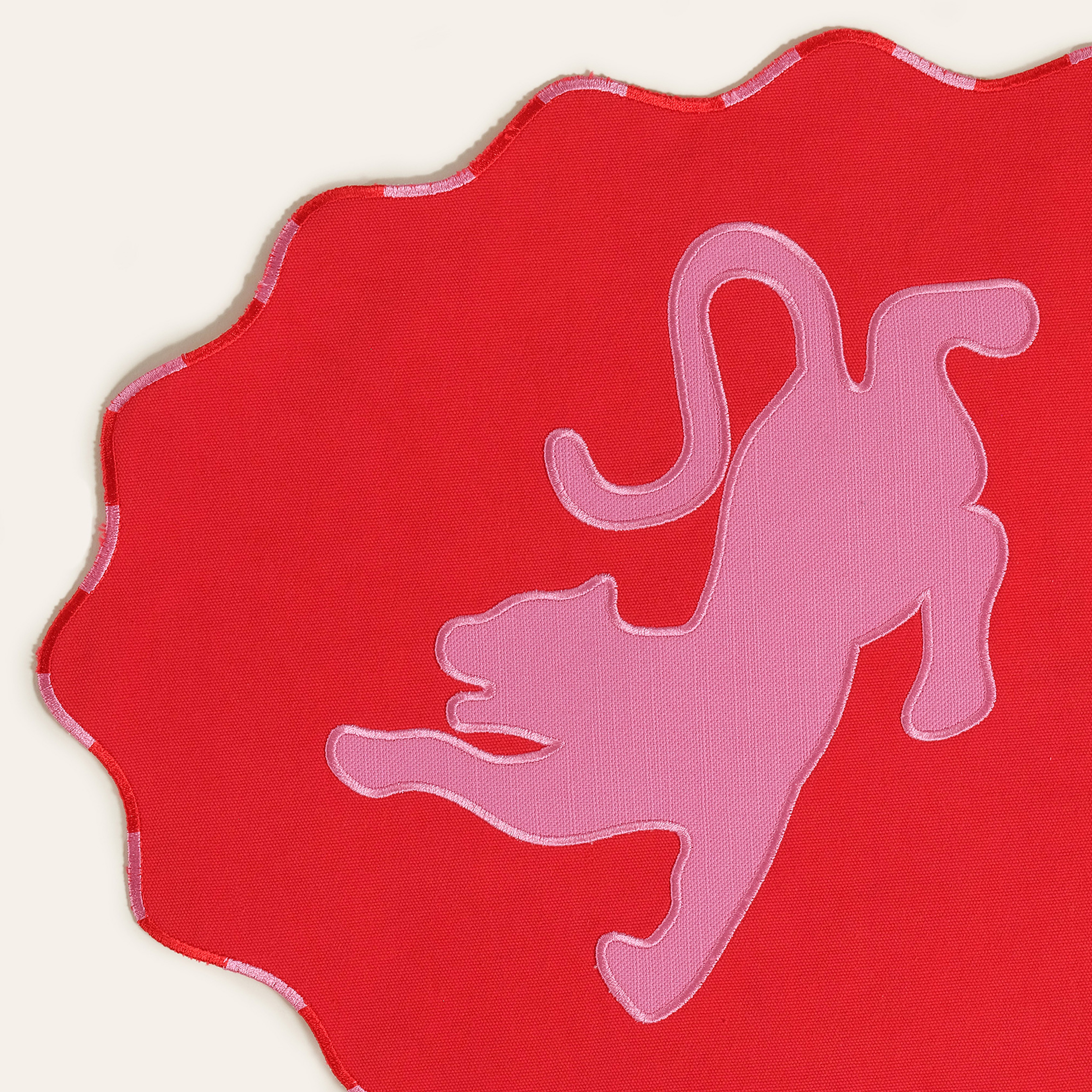 Nilüfer Dijital Baskılı Nakışlı Pamuk Amerikan Servis 35x50 Cm Pembe - Kırmızı