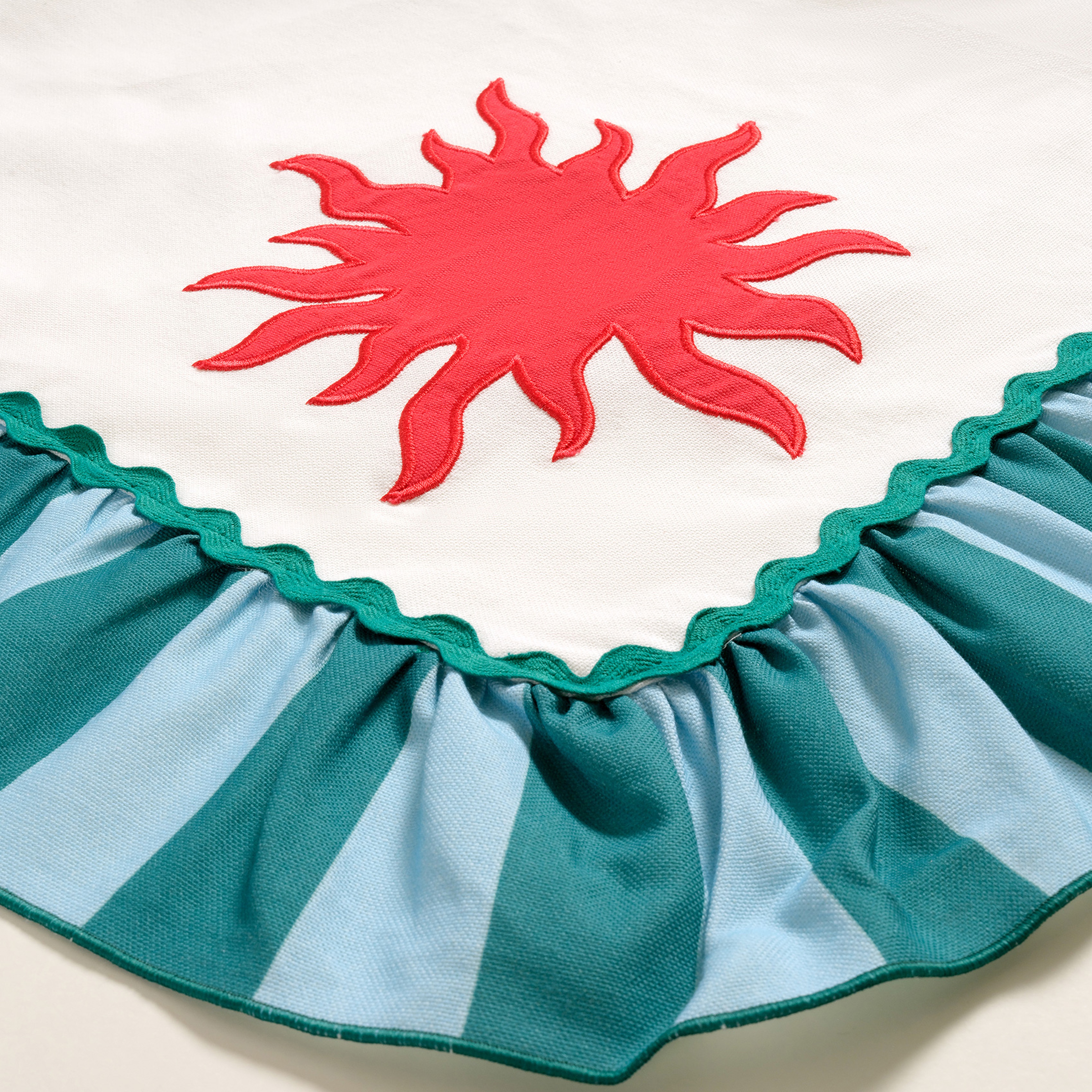 Nilüfer Fırfır Detaylı Nakışlı Pamuk Masa Örtüsü 160x240 Cm Ekru