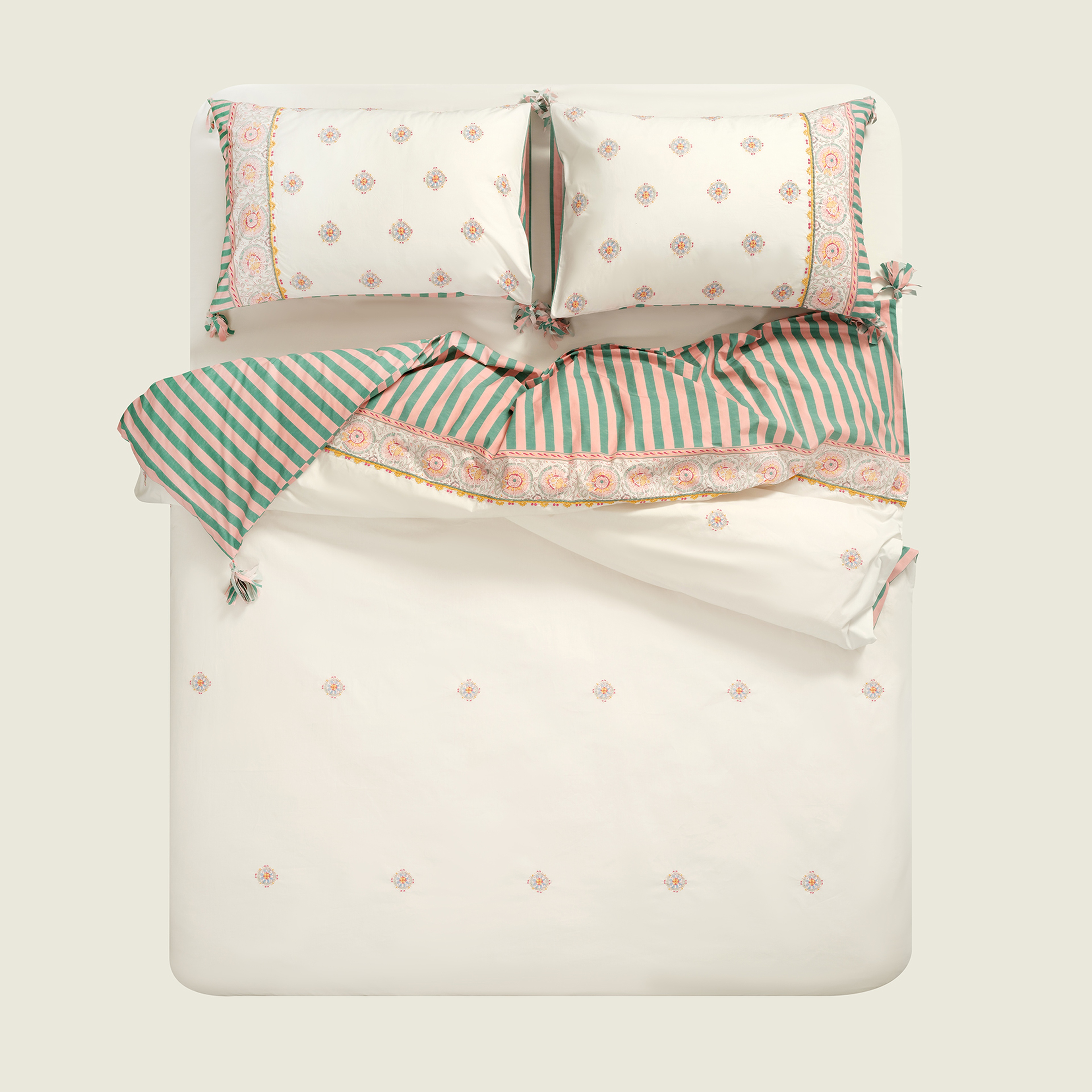 Sansad 200 Tc Püsküllü El İşi Nakışlı Kıng Sıze Pamuk Percale Nevresim Takımı 240x220 Cm Ekru