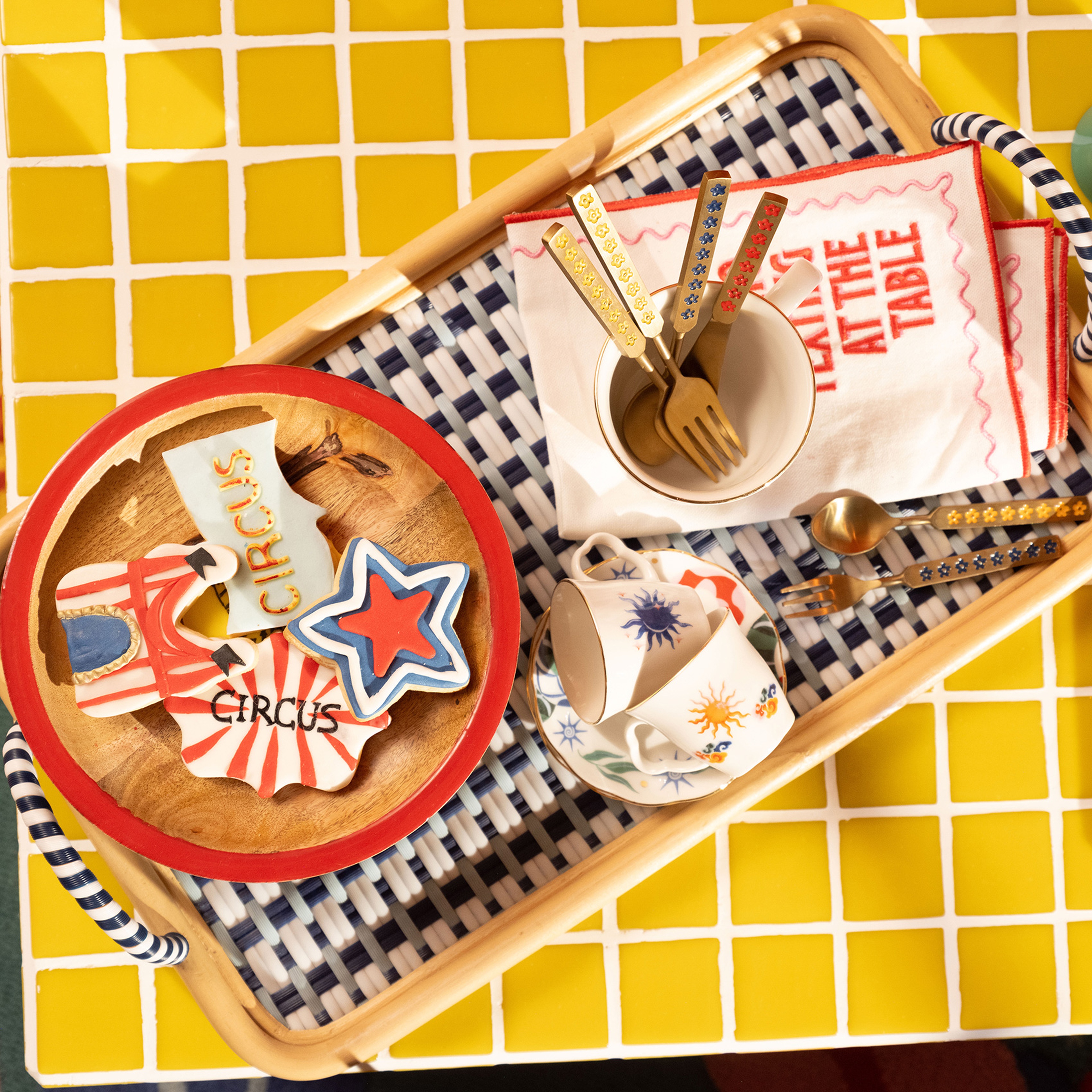 Lakrı Mango Ağacı Sunum Tahtası 22x22x8 Cm Kırmızı