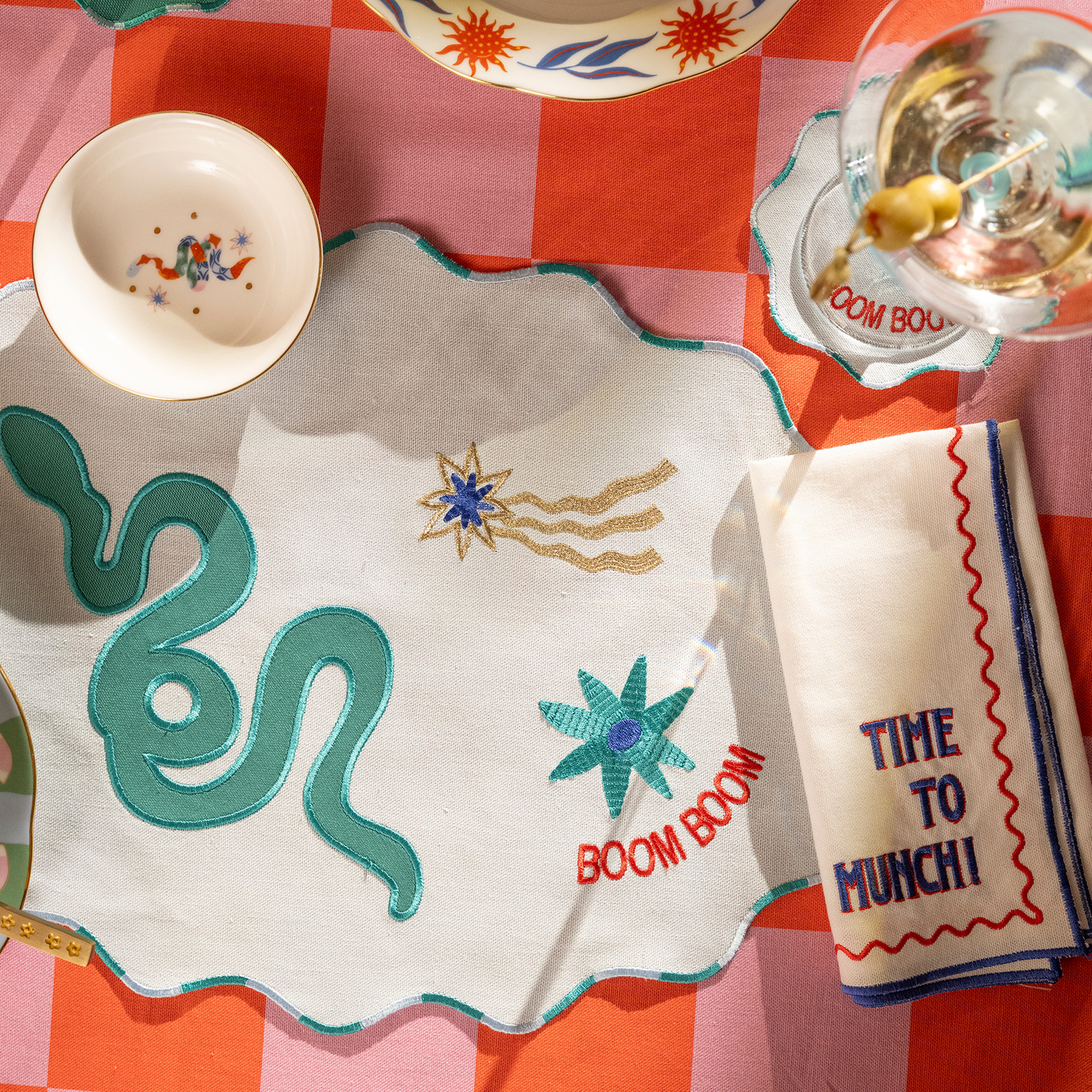 Nilüfer Dijital Baskılı Nakışlı Pamuk Amerikan Servis 35x50 Cm Yeşil - Mavi