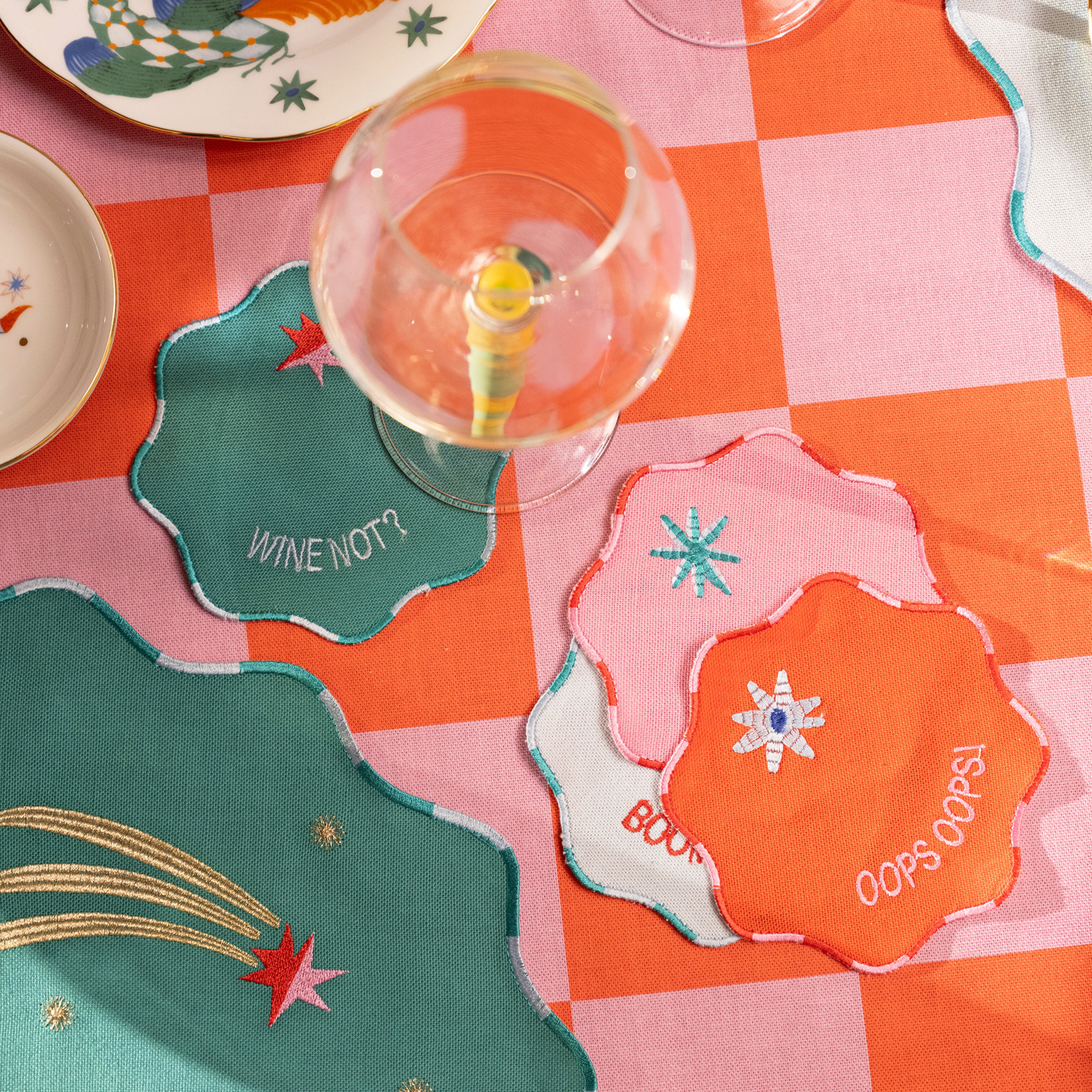 Nilüfer Dijital Baskılı Nakışlı 4'lü Pamuk Bardak Altlığı 13 Cm Renkli