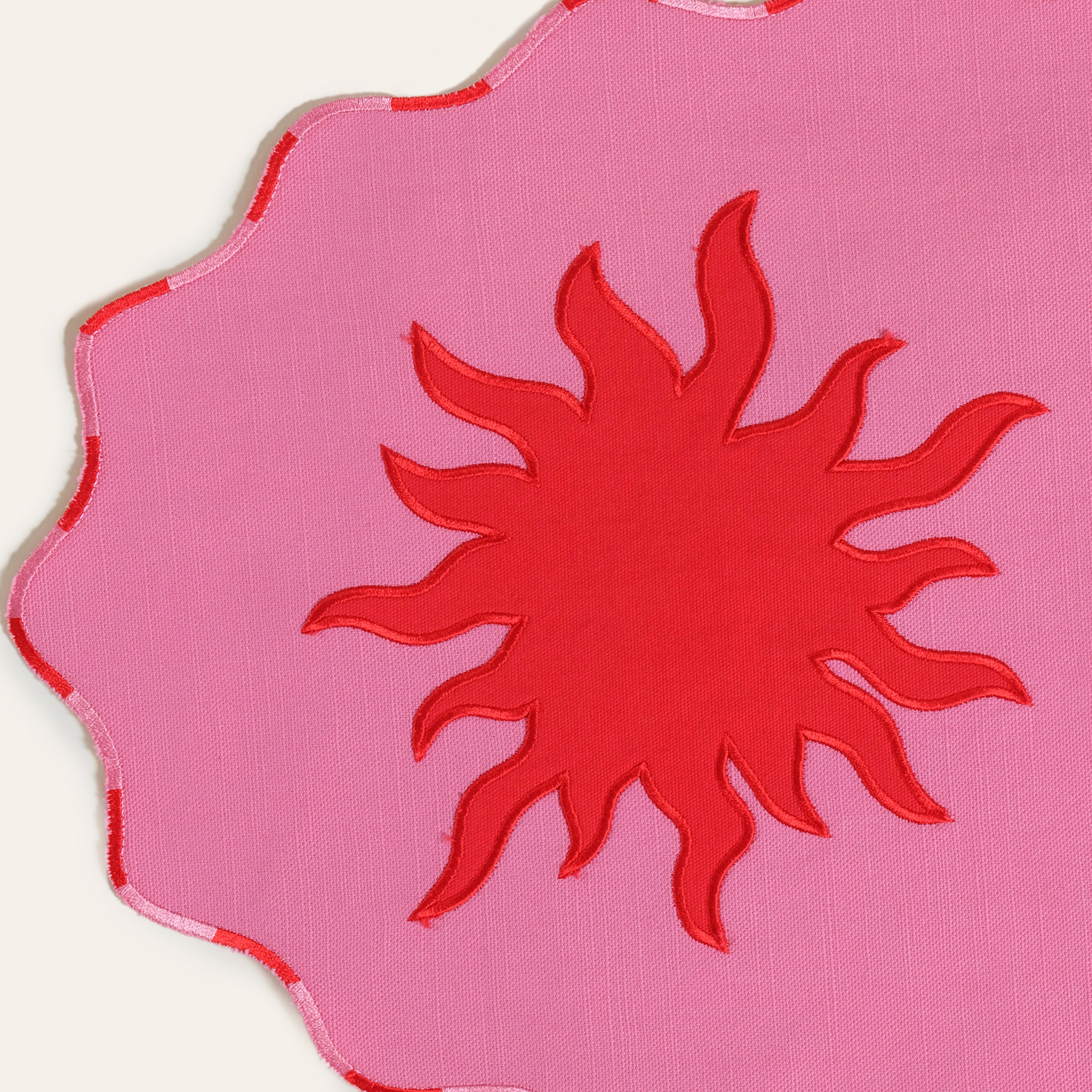 Nilüfer Dijital Baskılı Nakışlı Pamuk Amerikan Servis 35x50 Cm Pembe - Kırmızı