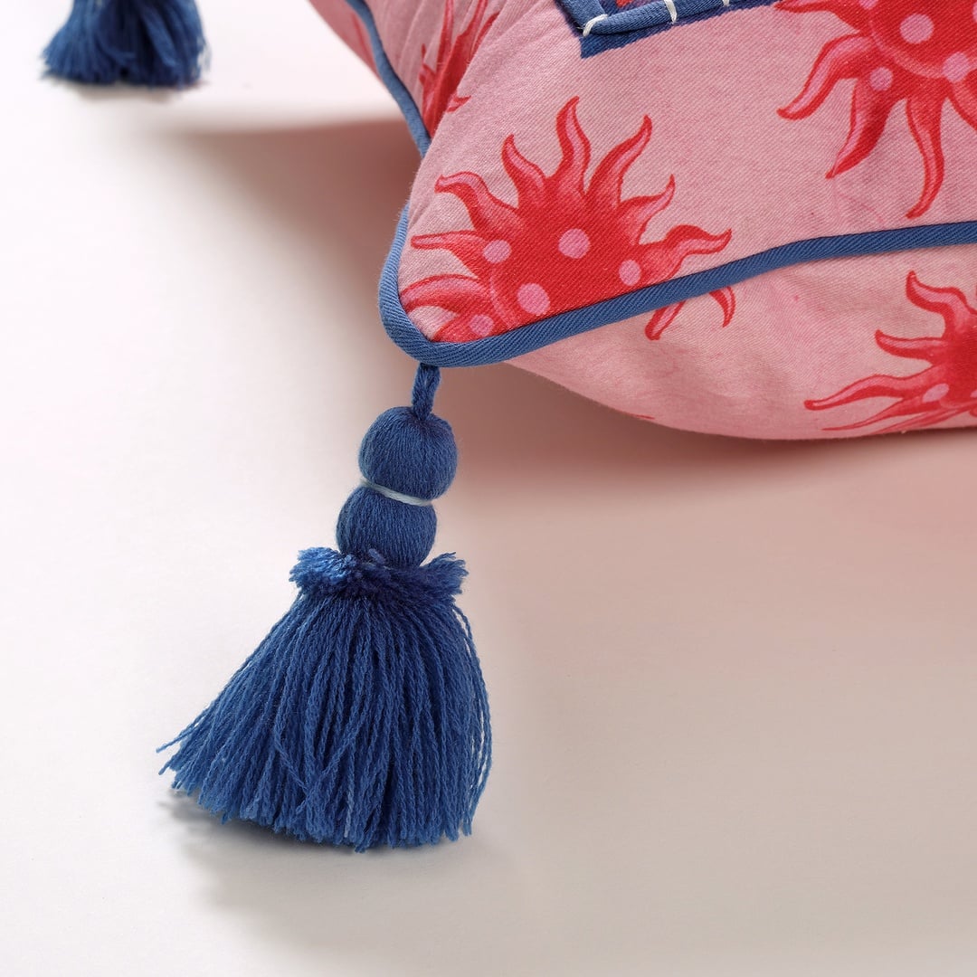 Ghunı Dijital Baskılı Nakışlı Pamuk Dolgulu Kırlent 50x50 Cm Kırmızı