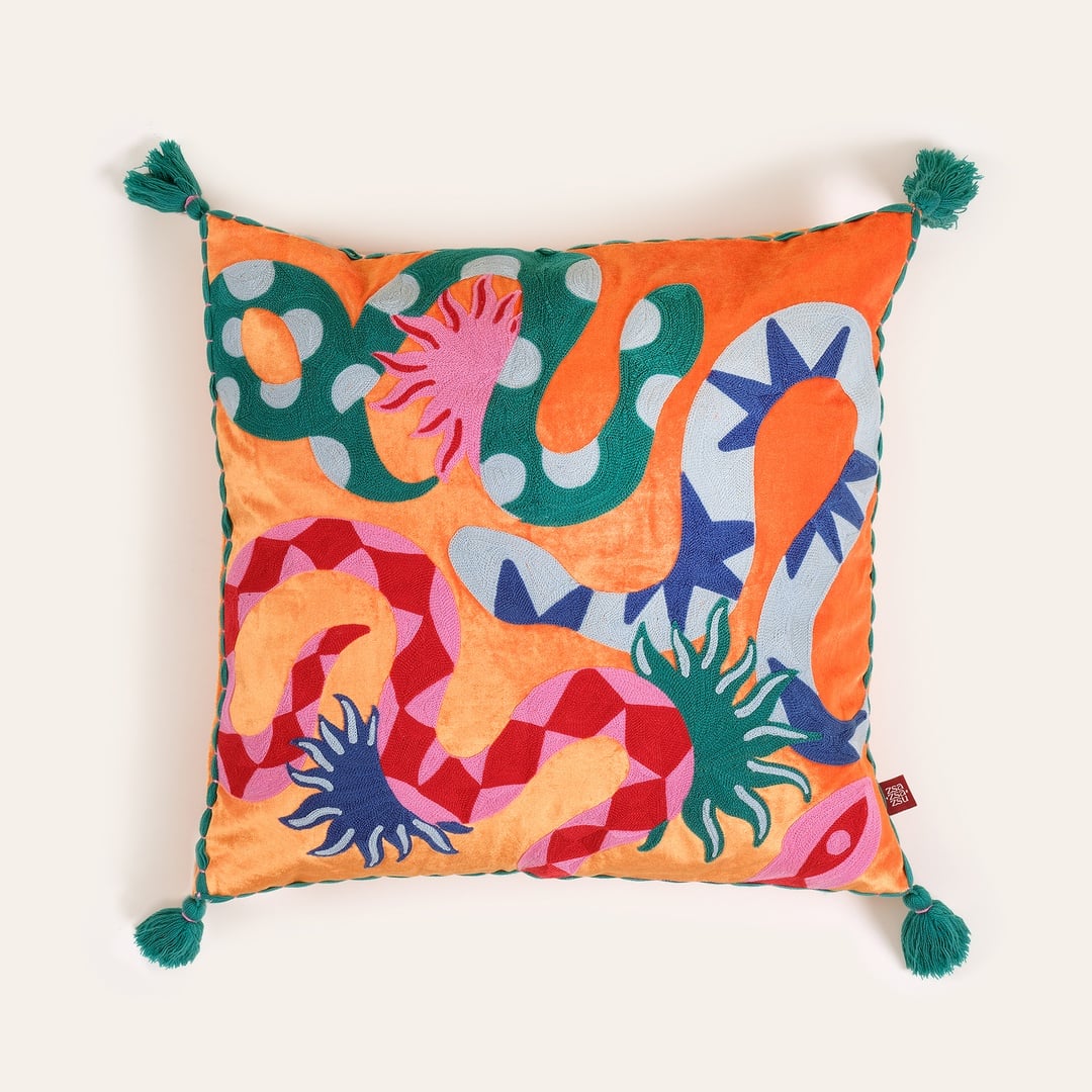 Ghunı Nakışlı Viskon Pamuk Kadife Dolgulu Kırlent 50x50 Cm Turuncu