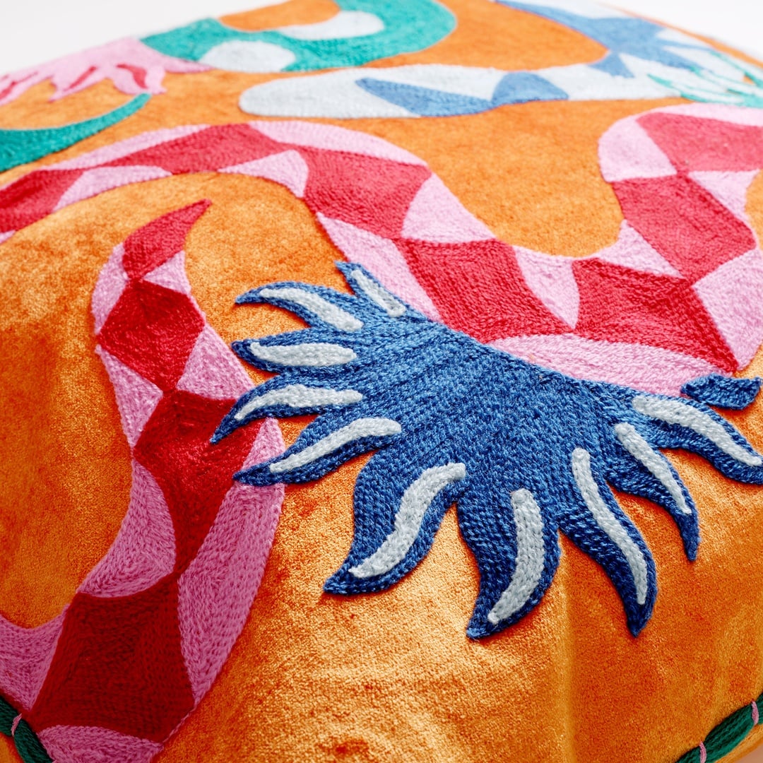 Ghunı Nakışlı Viskon Pamuk Kadife Dolgulu Kırlent 50x50 Cm Turuncu