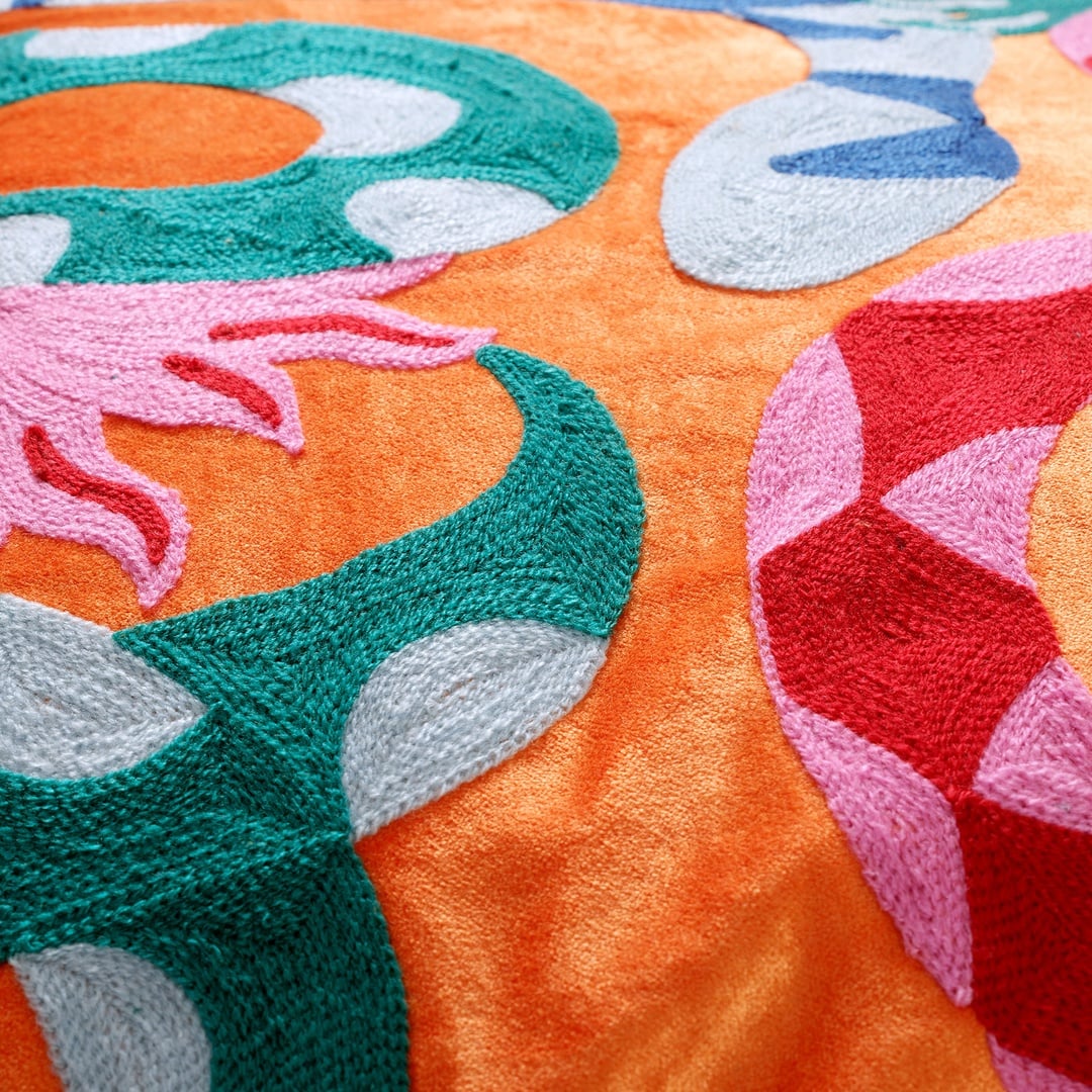 Ghunı Nakışlı Viskon Pamuk Kadife Dolgulu Kırlent 50x50 Cm Turuncu