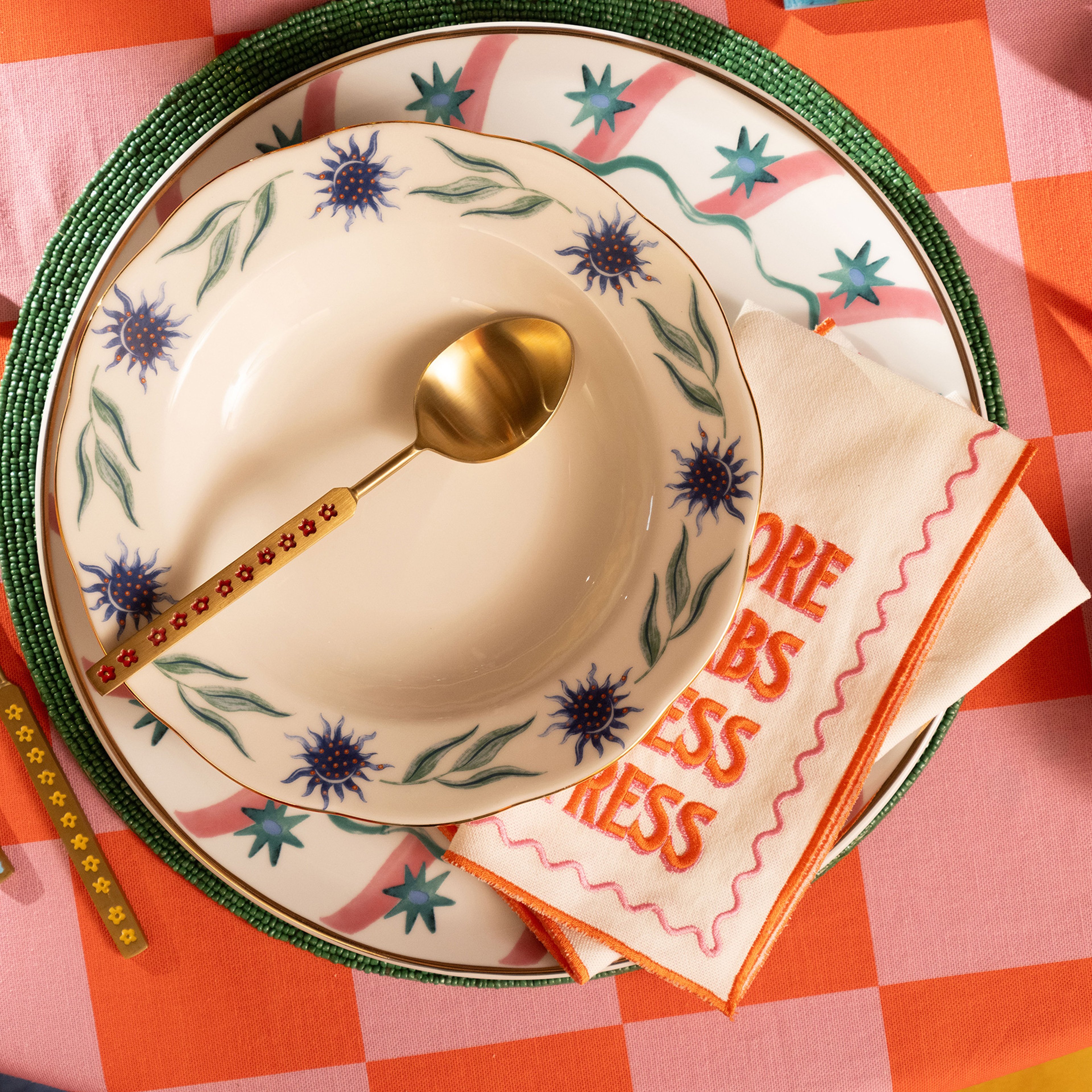 Emet Porselen Çukur Tabak 23x23x4.5 Cm Renkli