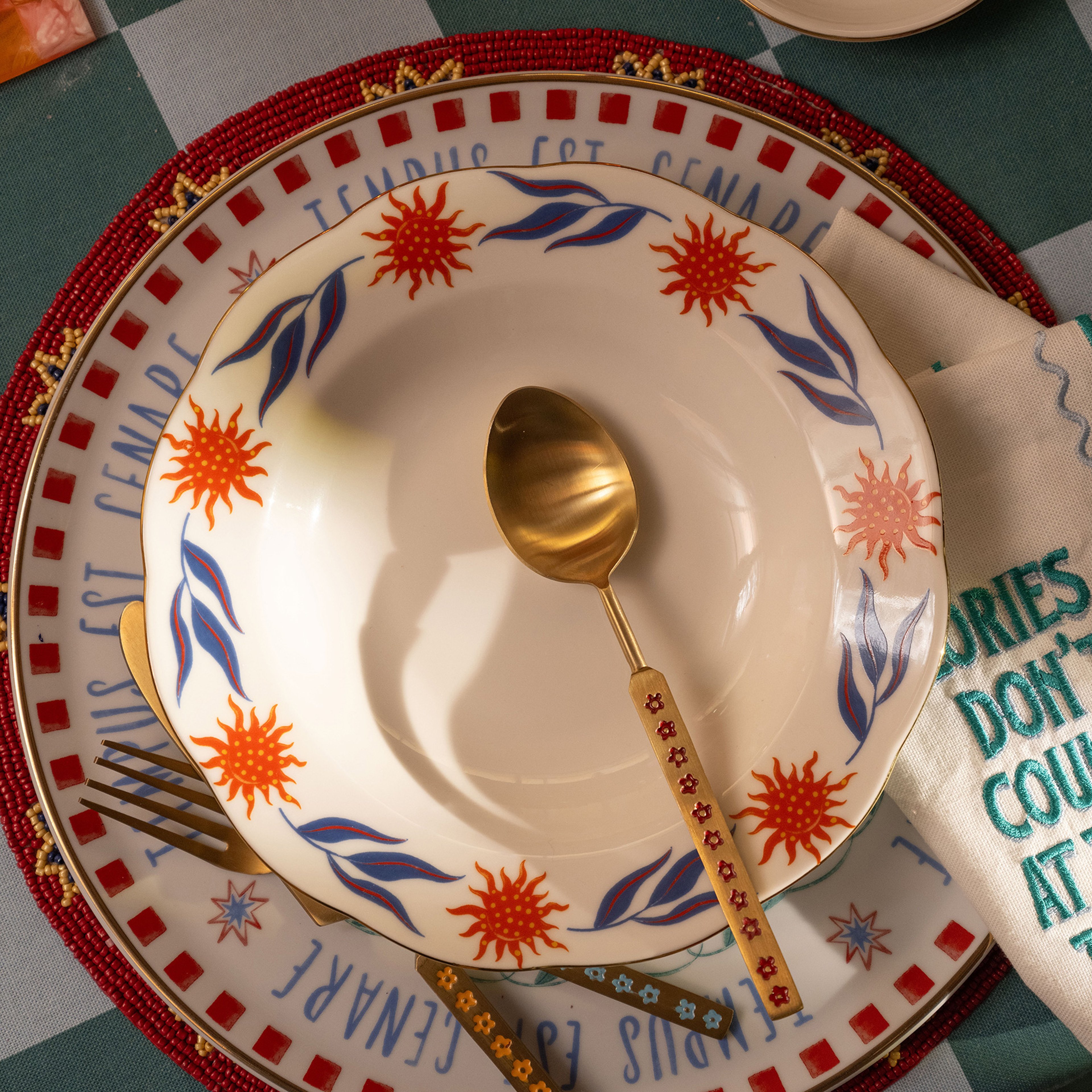 Emet Porselen Çukur Tabak 23x23x4.5 Cm Renkli