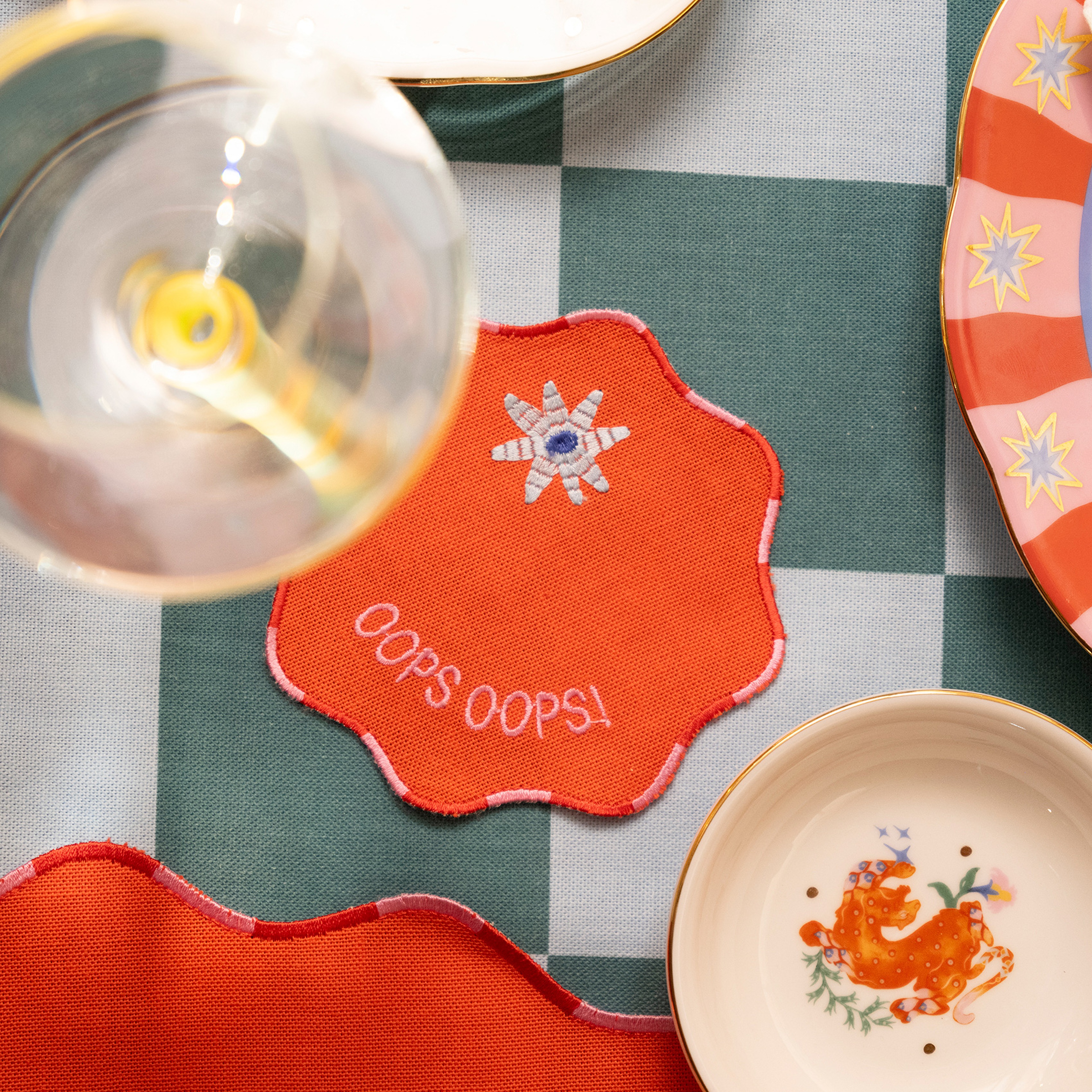 Nilüfer Dijital Baskılı Nakışlı 4'lü Pamuk Bardak Altlığı 13 Cm Renkli