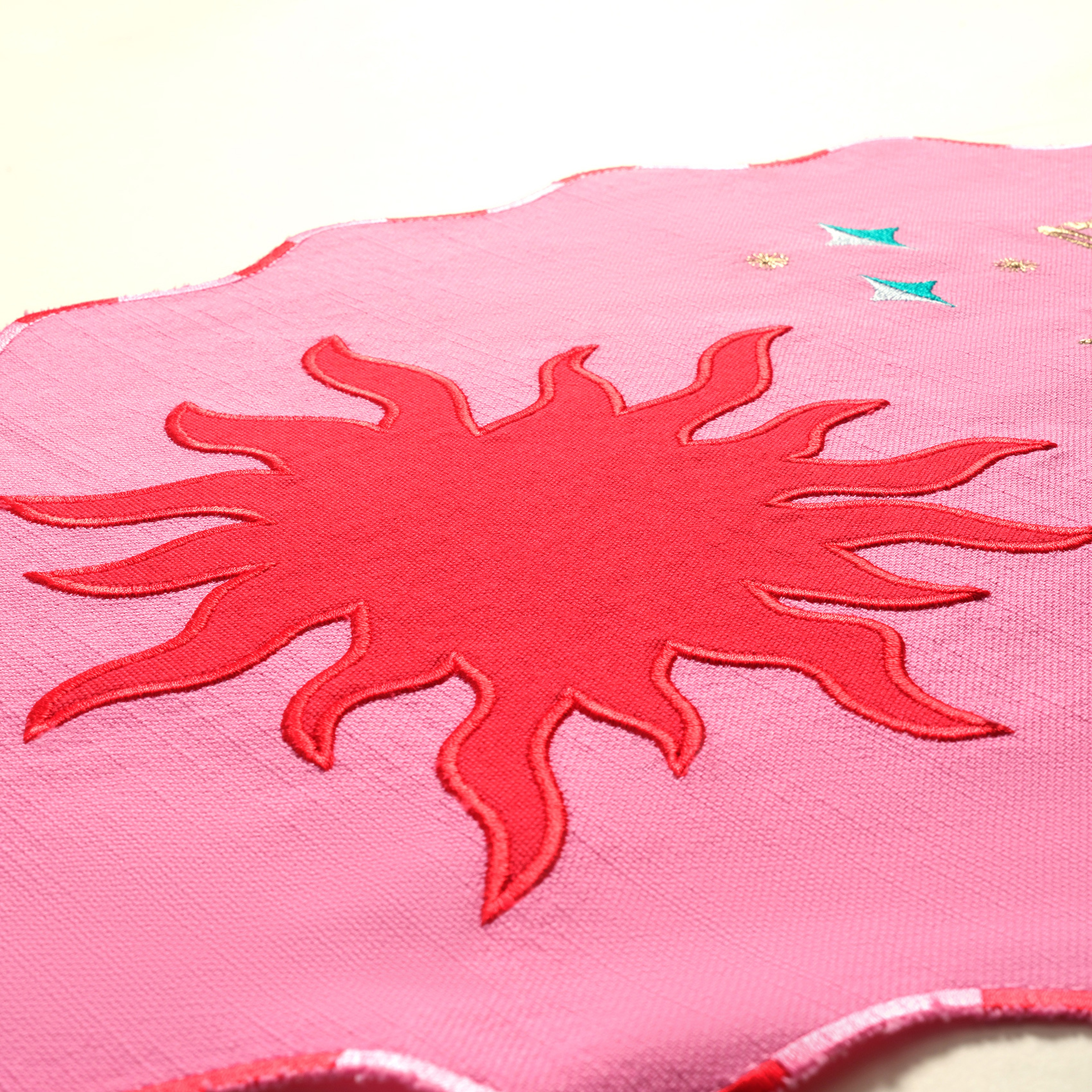 Nilüfer Dijital Baskılı Nakışlı Pamuk Amerikan Servis 35x50 Cm Pembe - Kırmızı