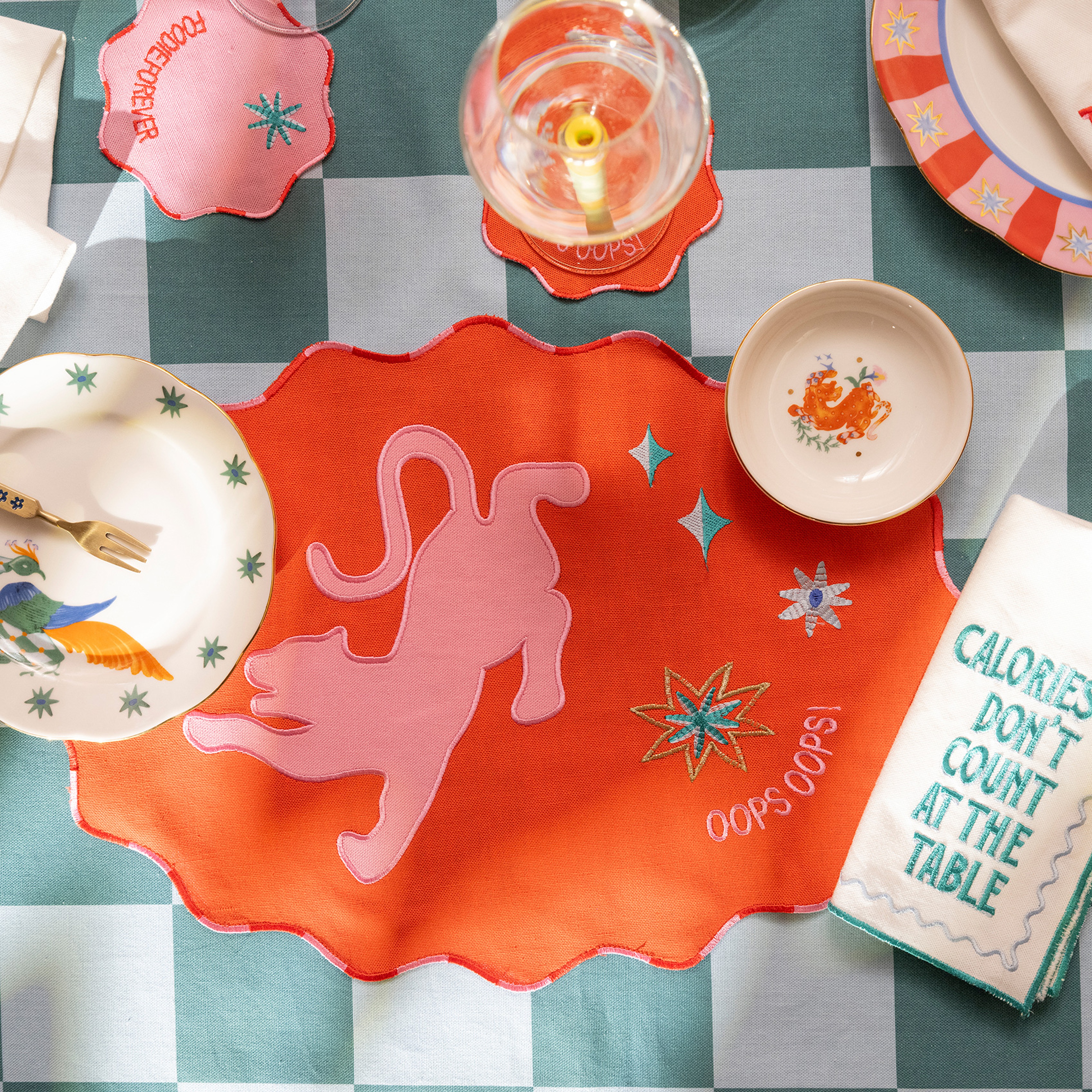 Nilüfer Dijital Baskılı Nakışlı Pamuk Amerikan Servis 35x50 Cm Pembe - Kırmızı