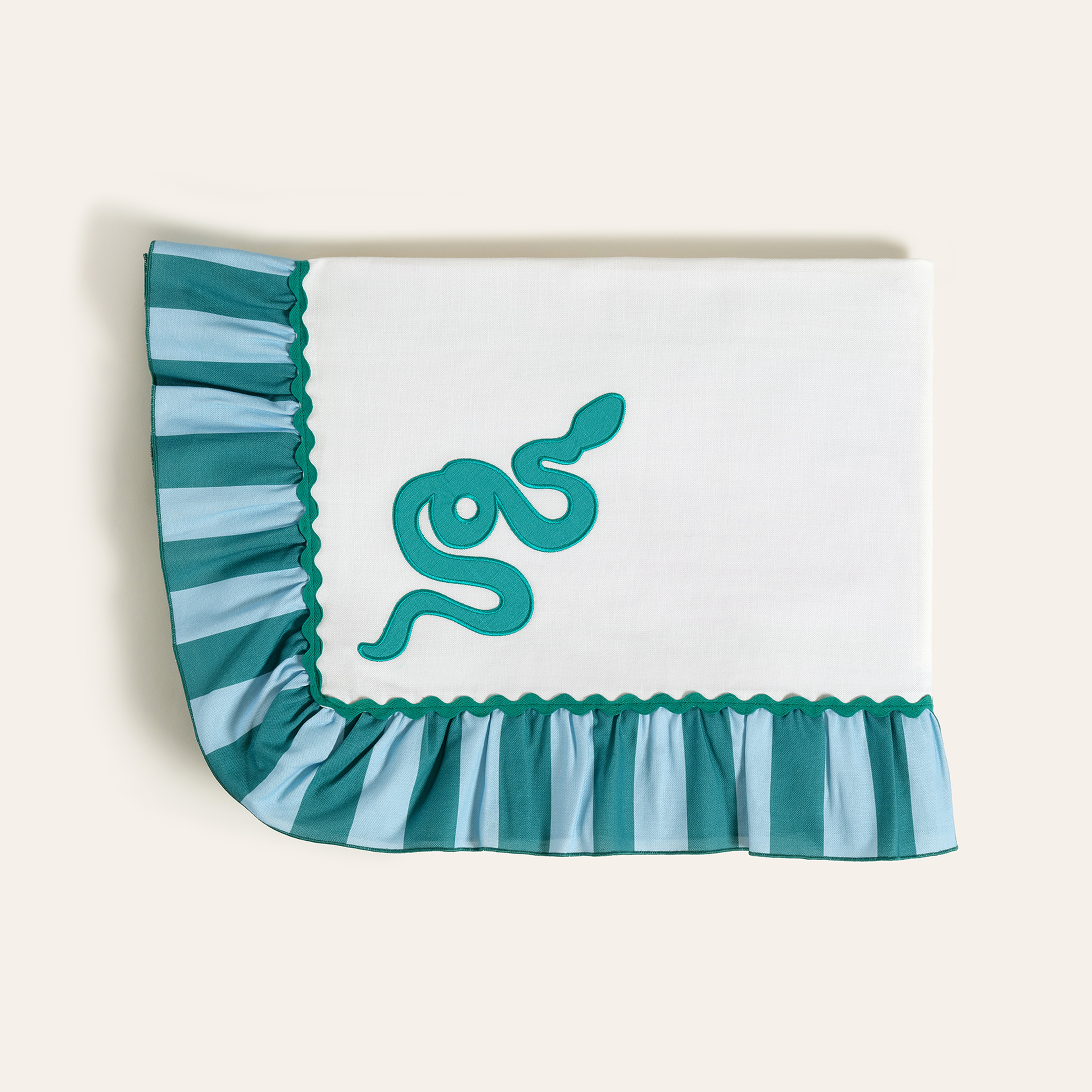 Nilüfer Fırfır Detaylı Nakışlı Pamuk Masa Örtüsü 160x240 Cm Ekru