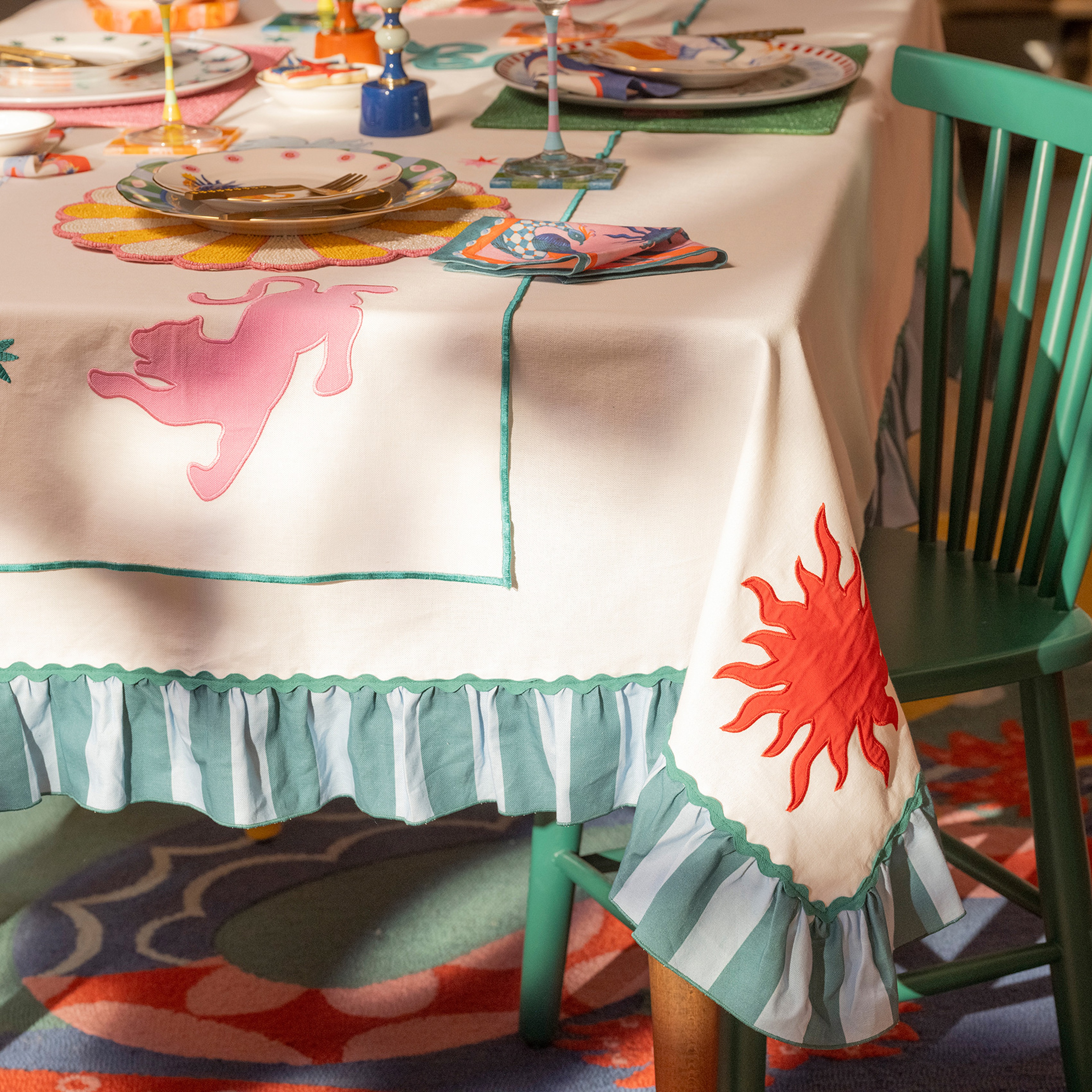 Nilüfer Fırfır Detaylı Nakışlı Pamuk Masa Örtüsü 160x240 Cm Ekru