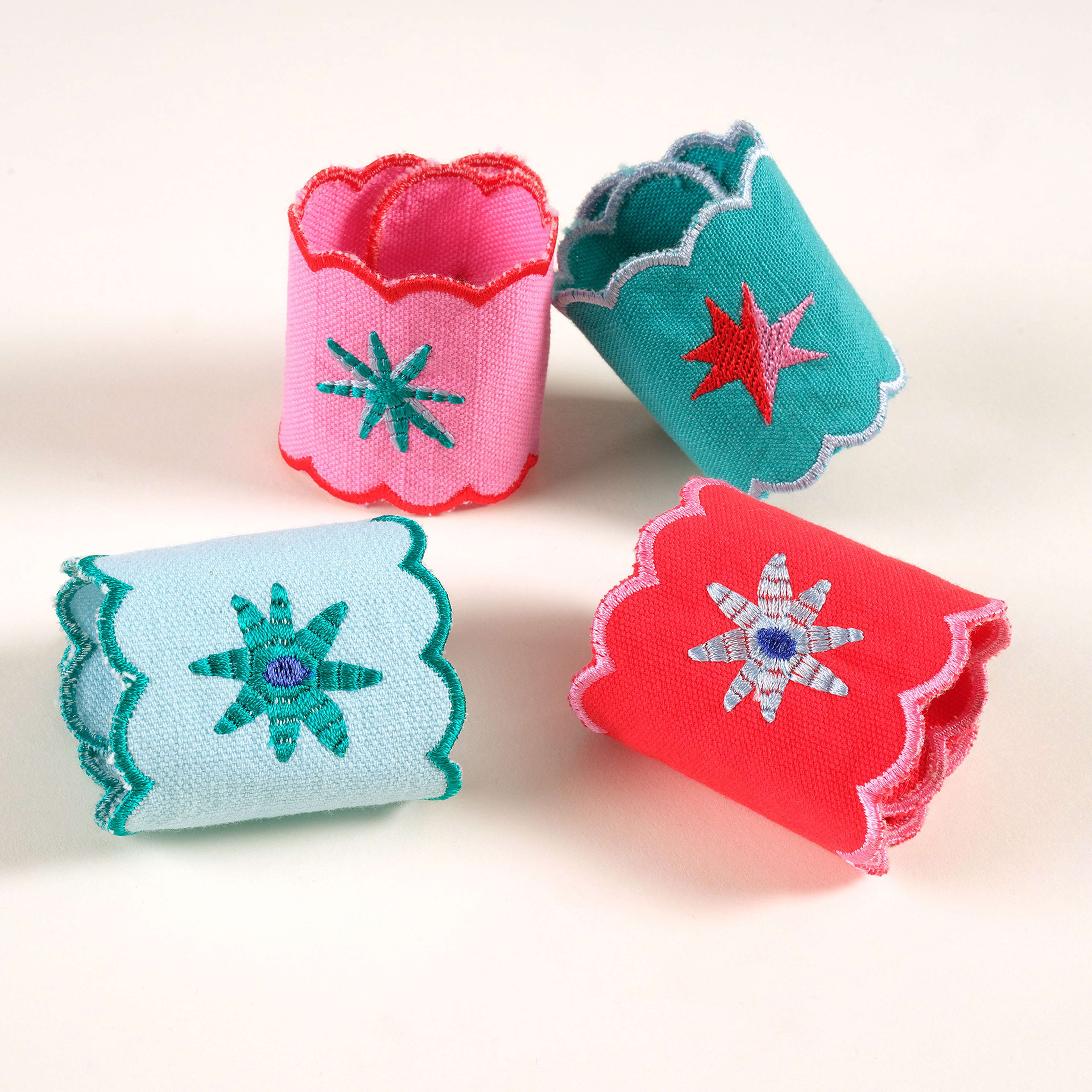 Nilüfer Dijital Baskılı Nakışlı Pamuk Peçete Halkası 6x18 Cm Renkli