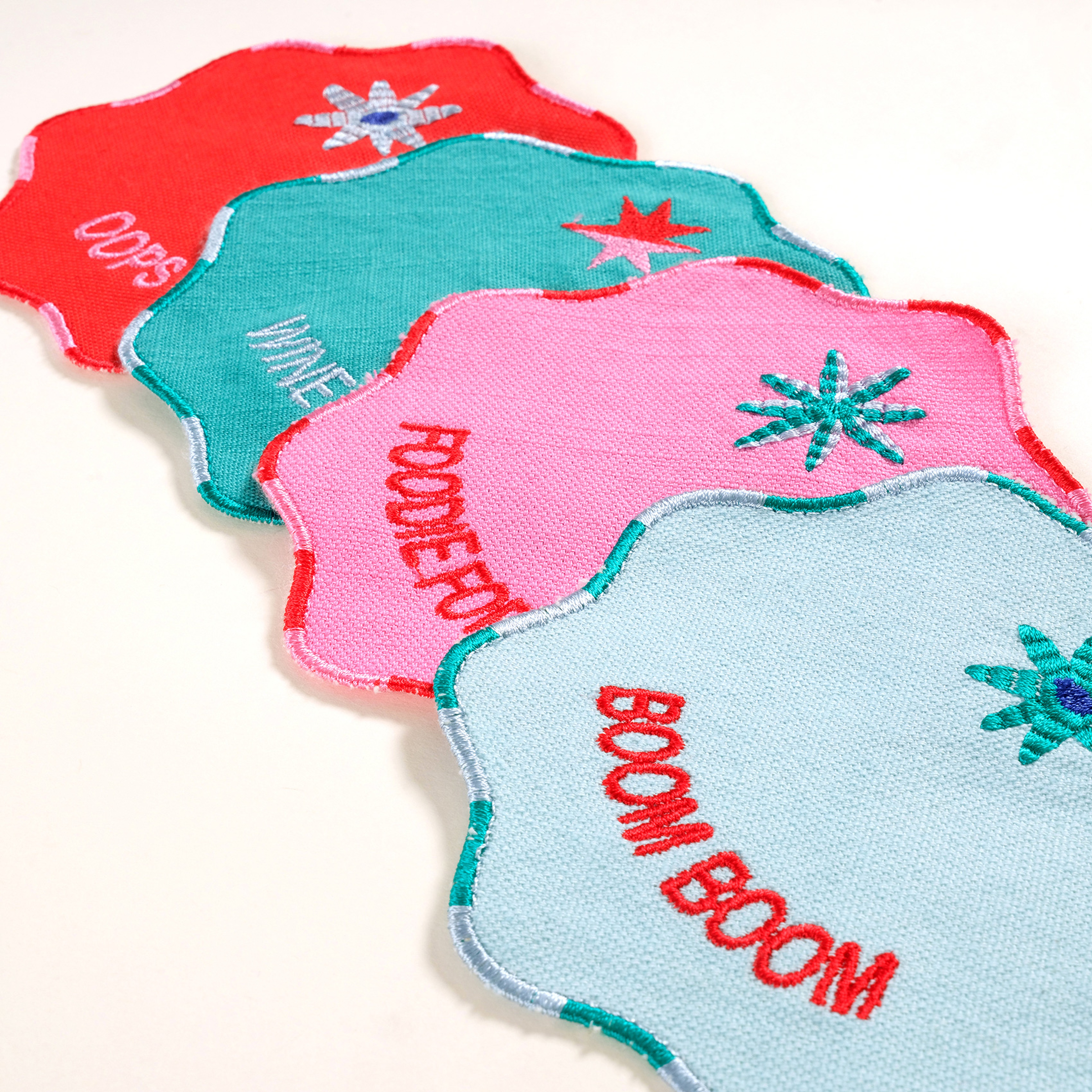 Nilüfer Dijital Baskılı Nakışlı 4'lü Pamuk Bardak Altlığı 13 Cm Renkli